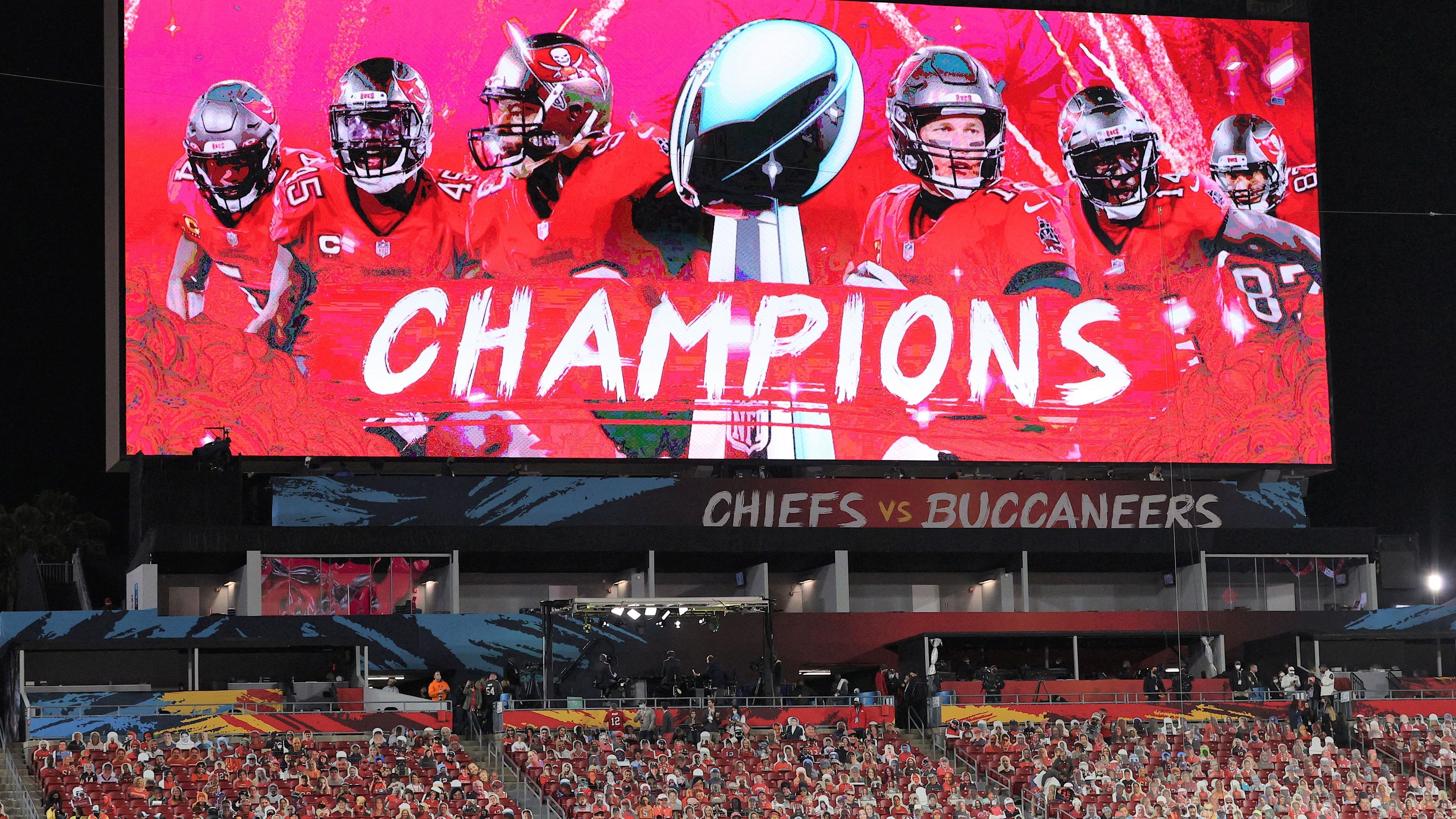 <strong>2021: 182,5 Millionen US-Dollar</strong><br>Damit sank der Salary Cap im Vergleich zum Vorjahr um insgesamt acht Prozent und 15,7 Millionen Dollar. Erstmals seit 2011 hatten die Franchises weniger Geld als im Vorjahr für ihre Kaderplanung zur Verfügung - was natürlich auch mit der Corona-Pandemie zusammenhing.