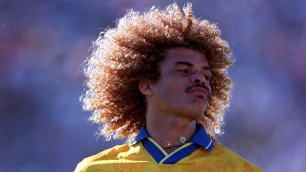 
                <strong>Carlos Valderrama (Kolumbien)</strong><br>
                Carlos Valderrama (Kolumbien) setzte sich bei der Wahl zu Südamerikas Fußballer des Jahres zweimal gegen Zico und Maradona durch. 1987 wurde er zum besten Spieler der Copa America gewählt, zum Sieg reichte es dennoch nicht. Im Halbfinale war Endstation.
              