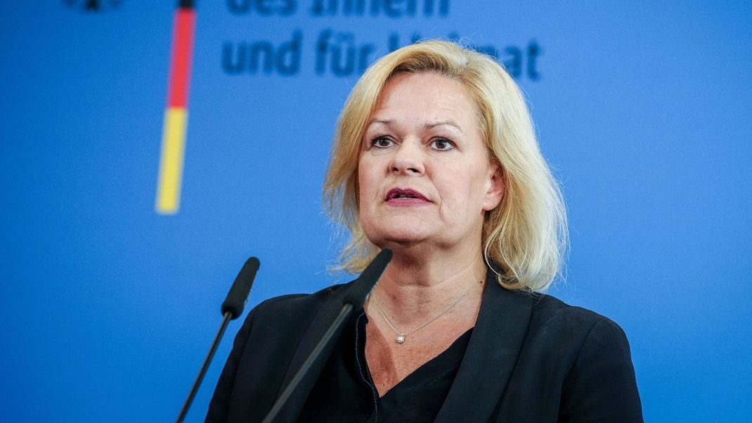 Nancy Faeser (SPD) will aufdecken, woher rechtsextreme Netzwerke ihre Spenden beziehen.