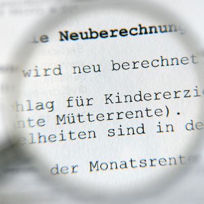 Die Ausweitung der Mütterrente erfordert eine Neuberechnung zahlreicher Rentenbescheide.