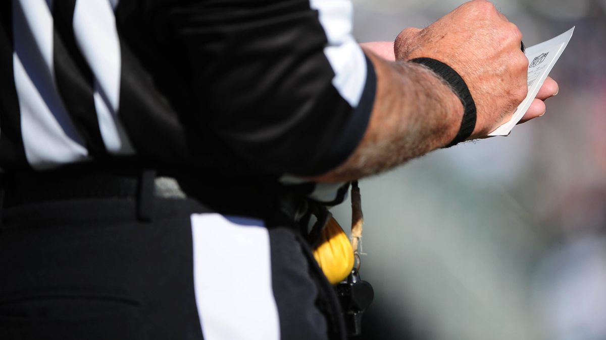 US PRESSWIRE Sports Archive January 3, 2010; Oakland, CA, USA; NFL, American Football Herren, USA referee writes notes during the first quarter between the Baltimore Ravens and the Oakland Raiders ...