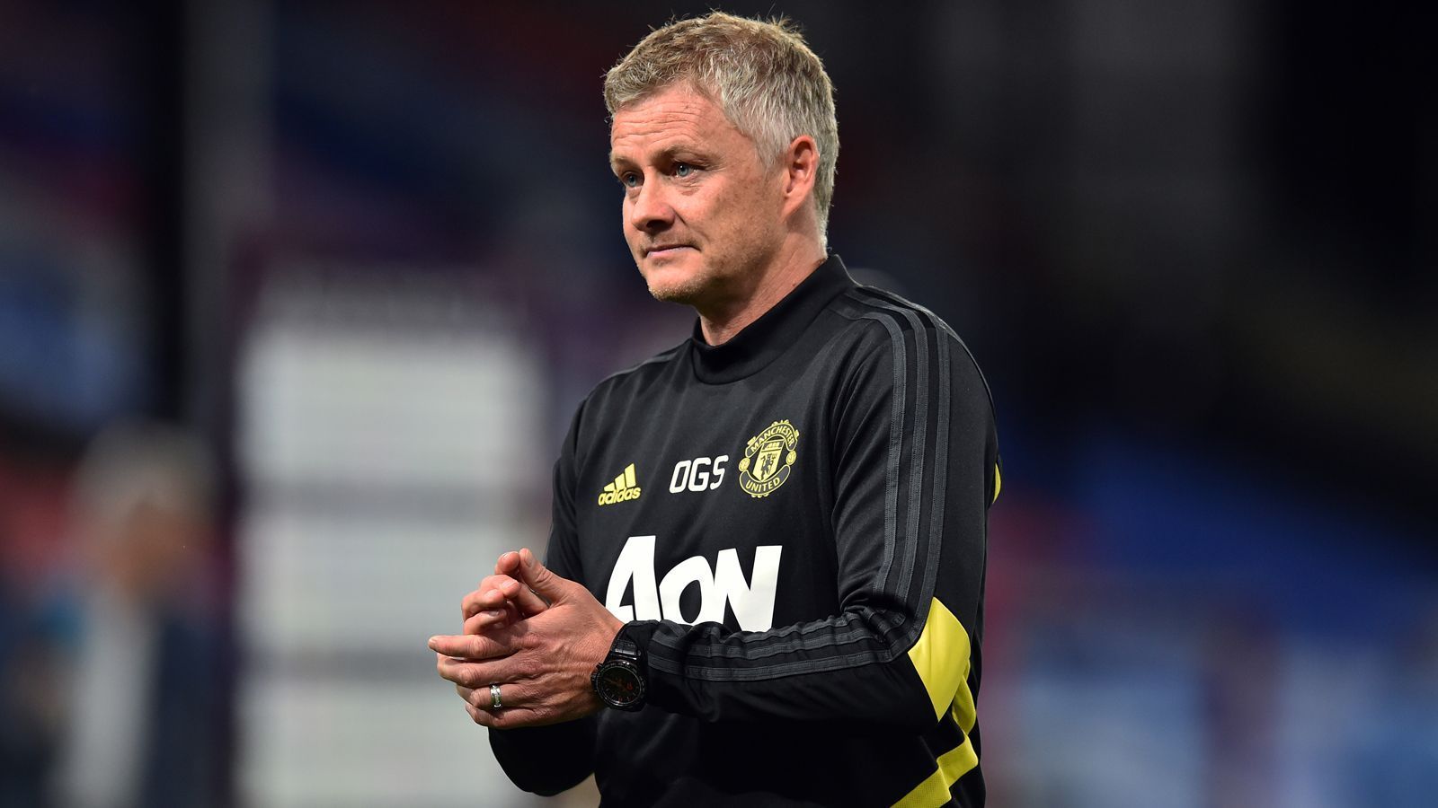 
                <strong>Ole Gunnar Solskjaer (Manchester United)</strong><br>
                "Baby-Face" Ole Gunnar Solskjaer steht sinnbildlich für Manchester Uniteds Champions-League-Sieg im Jahr 1999, als er in der dritten Minute der Nachspielzeit in Barcelona das 2:1 gegen die Bayern erzielte. Mehr als 20 Jahre später ist der Norweger für die sportlichen Geschicke bei den "Red Devils" verantwortlich. Seit Dezember 2018 ist der 48-Jährige zunächst als Interims- und mittlerweile als Cheftrainer an alter Wirkungsstätte zurück und führte sein Team in der Saison 2019/20 dank eines imposanten Endspurts mit 14 ungeschlagenen Liga-Spielen auf Platz 3 und damit in die Königsklasse. Da der frühere Meister aber nach wie vor und trotz Millionen für neue Spieler immer noch weit von der früheren Dominanz in der Premier League entfernt ist, wurde zuletzt die Kritik der Fans an Solskjaer immer lauter.
              