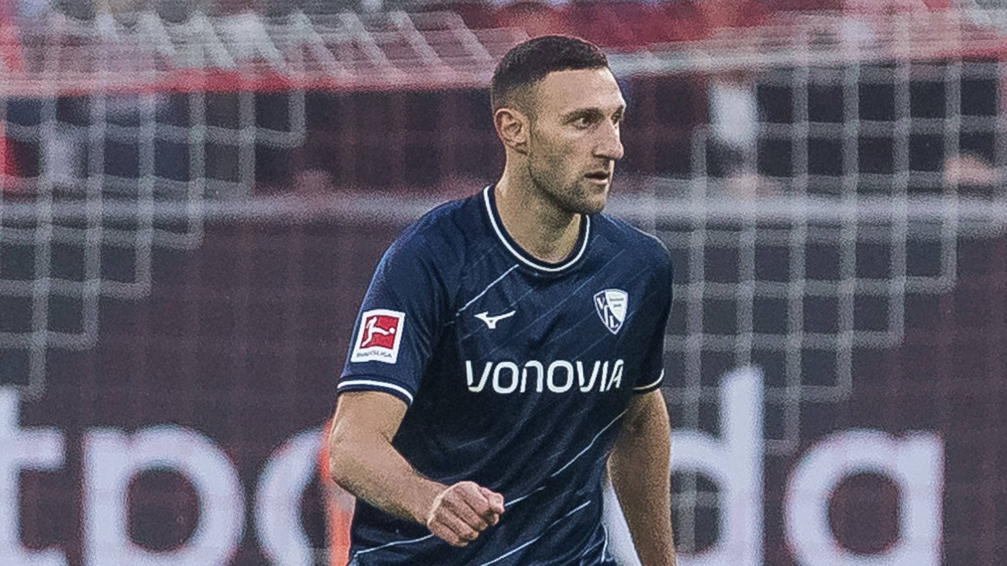 <strong>Ivan Ordets (VfL Bochum)</strong><br>Räumt in der Luft und am Boden fast alles ab. Grätscht, rennt, kämpft - Ordets ist anzumerken, dass er das Ding drehen möchte. Mit dem Ball macht er seinen Job ebenfalls souverän. Mit Abstand der beste Verteidiger beim VfL. <strong><em>ran</em></strong><strong>-Note: 2</strong>