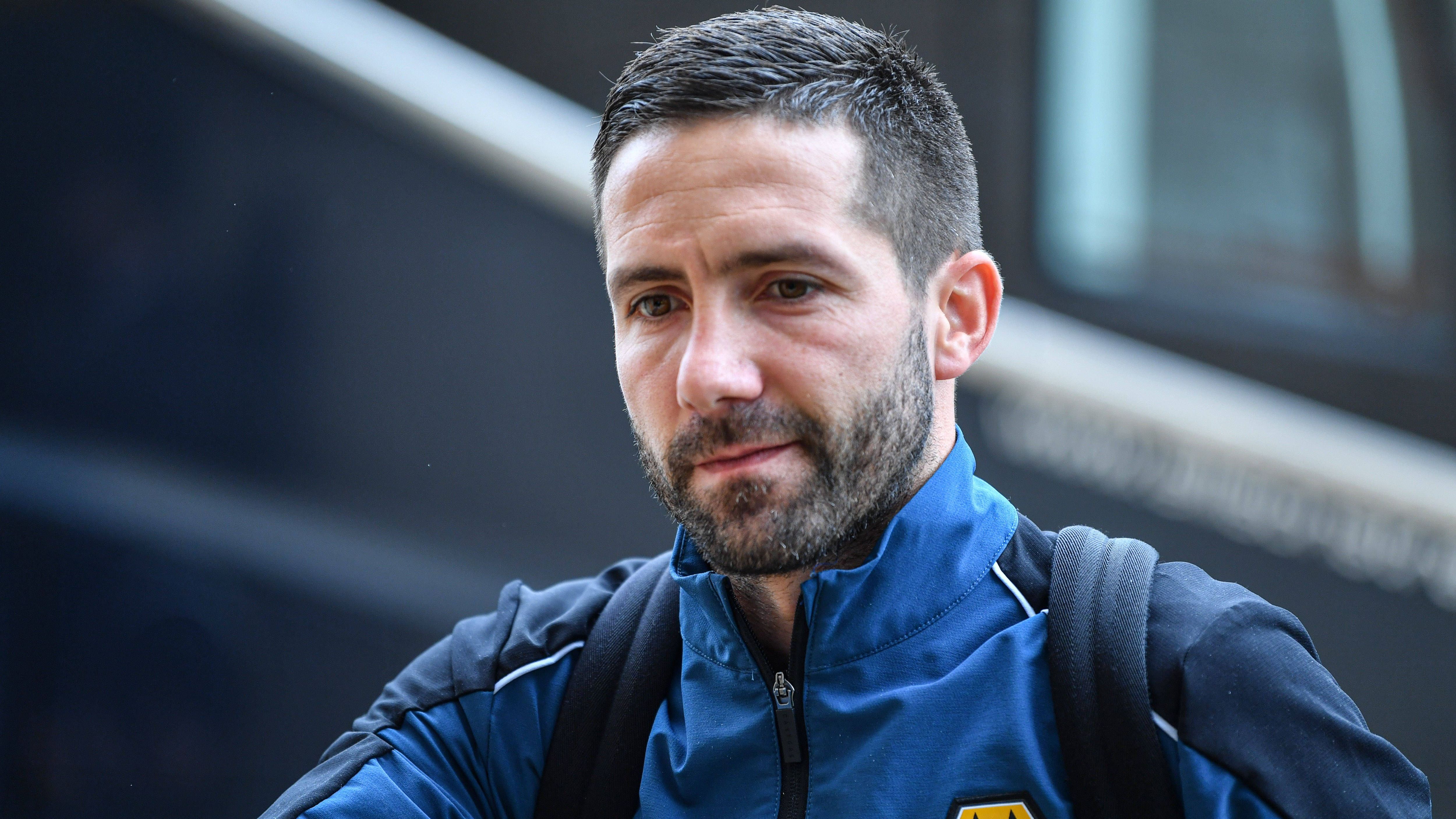 <strong>Joao Moutinho</strong><br>Schon jetzt kann Joao Moutinho eigentlich auf eine erfolgreiche Karriere zurückblicken: Europa-League-Sieger mit Porto 2011, Europameister mit Portugal 2016. Mit 36 Jahren zieht es den langjährigen portugiesischen Nationalspieler nach dem Ende des Vertrags bei den Wolverhampton Wanderers&nbsp; offenbar nach Saudi-Arabien. Dort trainiert sein früherer Trainer Nuno Espirito Santo den Klub Al-Ittihad, für den auch Karim Benzema stürmt.