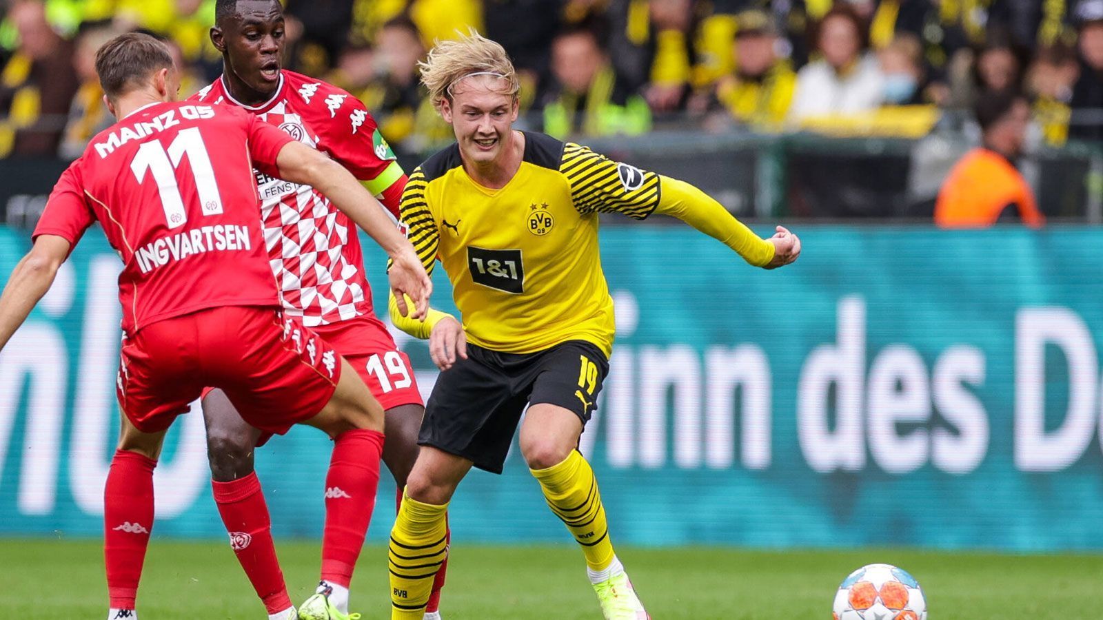 
                <strong>Julian Brandt</strong><br>
                Leitet mit seinem Zuspiel auf Meunier die Blitz-Führung des BVB ein. Auch ansonsten sehr auffällig in der Dortmunder Offensive ran-Note: 2
              