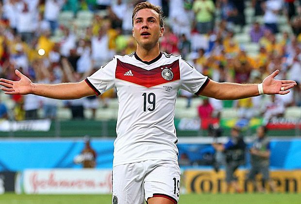 
                <strong>STEIGERUNGSBEDARF: Mario Götze</strong><br>
                Den Elfmeter gegen Portugal herausgeholt und ein Tor gegen Ghana erzielt - Mario Götze deutete sein enormes Potenzial an, mehr aber auch nicht. Vor allem, wenn man ihn mit dem gleichaltrigen Neymar vergleicht. Keine Frage, der Bayern-Star muss dem Spiel noch mehr seinen Stempel aufdrücken.
              