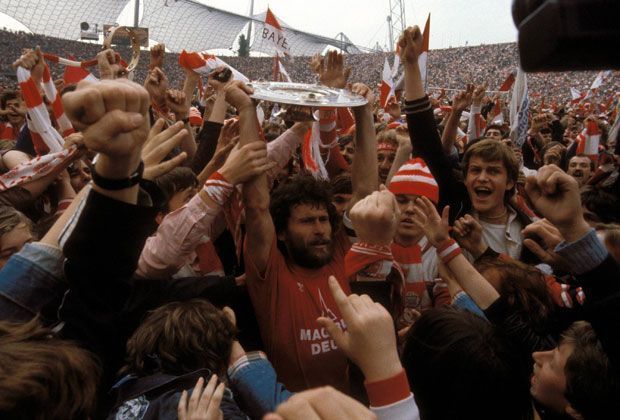 
                <strong>Meister: 1980</strong><br>
                1980: Nach sechs Jahren Durststrecke ist der Jubel um Kapitän Paul Breitner riesig.
              