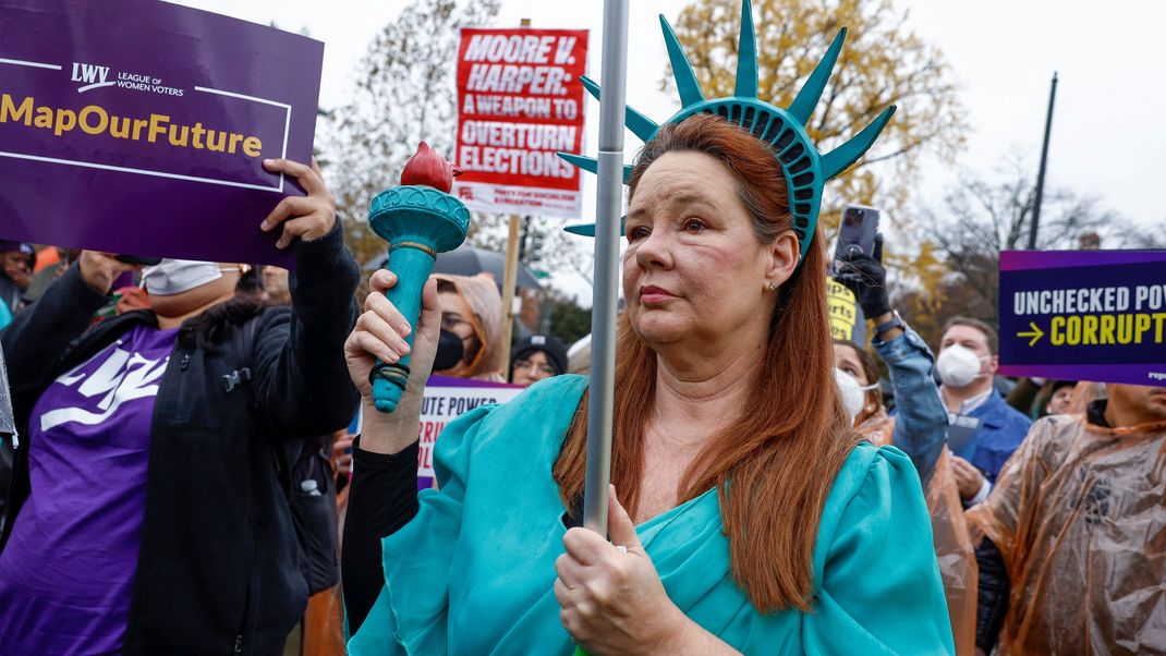 Demonstrierende vor dem Supreme Court in Washington.