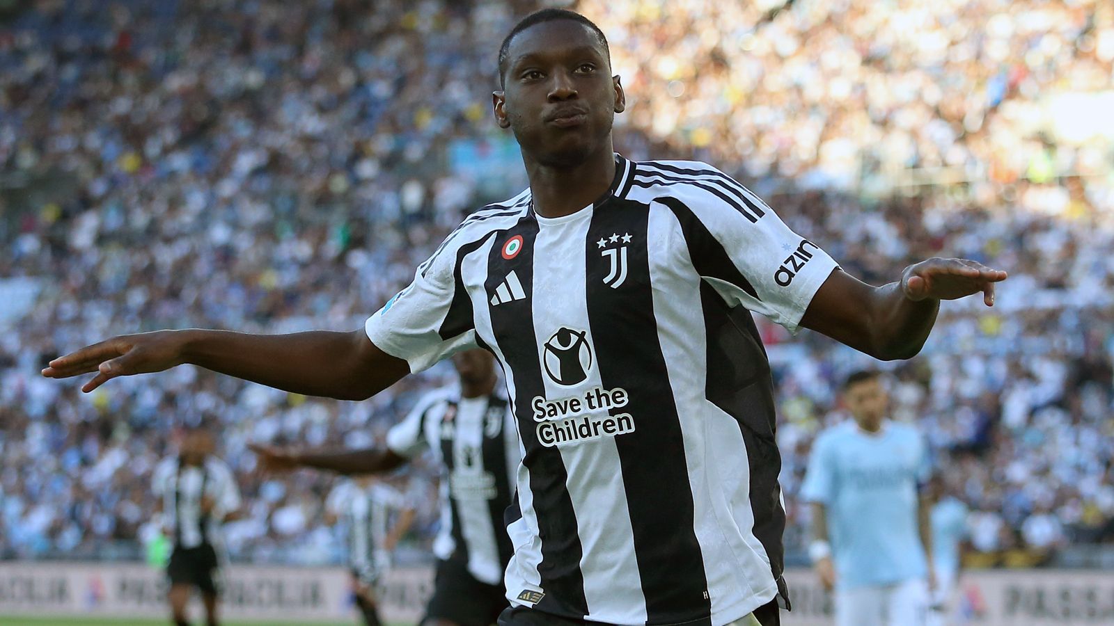 <strong>Randal Kolo Muani (Juventus Turin/Paris St.-Germain)</strong><br>Ex-Eintracht-Star Randal Kolo Muani spielt seit Januar 2025 für Juventus Turin. Der Leih-Stürmer könnte laut "L’Equipe" wohl über das Saisonende hinaus in Turin bleiben. Demnach will Juventus die Leihe verlängern. Kolo Muanis Stammklub Paris Saint-Germain wäre dem Bericht nach wohl mit einer Verlängerung der Leihe einverstanden, allerdings nur mit einer Kaufoption für Juve in Höhe von 50 Millionen Euro.