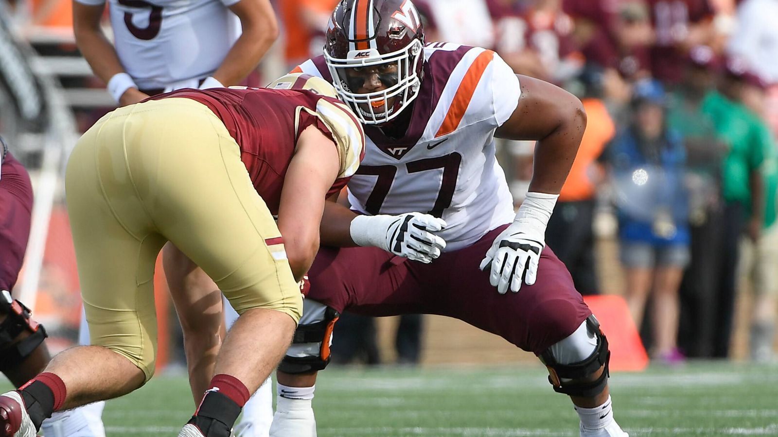 
                <strong>23. Pick: Minnesota Vikings - Christian Darrisaw</strong><br>
                &#x2022; Offensive Tackle -<br>&#x2022; Virginia Tech -<br>&#x2022; Trade der Picks 14 und 143 mit den New York Jets für die Picks 23, 66 und 86<br>
              