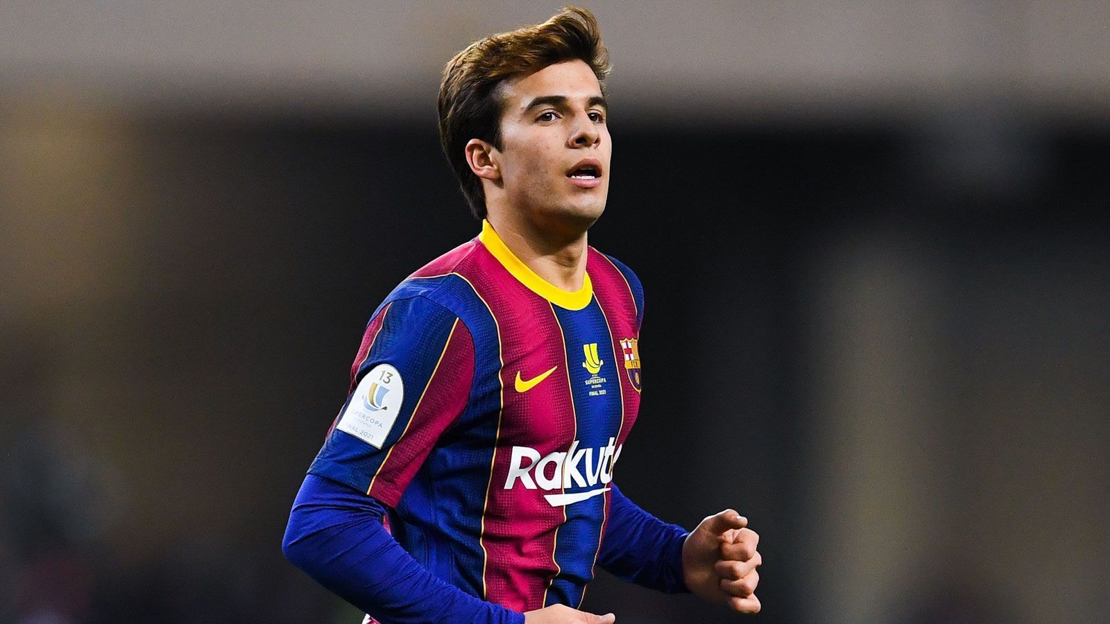 
                <strong>Riqui Puig</strong><br>
                Vor allem in der vergangenen Saison sorgte Riqui Puig für Aufsehen, als er in der Rückrunde elf Mal für den FC Barcelona in der La Liga zum Einsatz kam. Vor Beginn der Spielzeit 2020/21 wurde dem zentralen Mittelfeldspieler ein Wechsel nahegelegt, da Trainer Ronald Koeman ihm keine Spielzeit garantieren konnte. Puig lehnte ab und stand daraufhin in der ersten Saisonhälfte nur vier Minuten auf dem Platz. Sein Coach kritisierte ihn öffentlich, da er angeblich interne Informationen weitergegeben haben soll. Doch zur Rückrunde kämpfte sich der 21-Jährige zurück, in vier der vergangenen fünf Begegnungen kam er zum Einsatz.
              