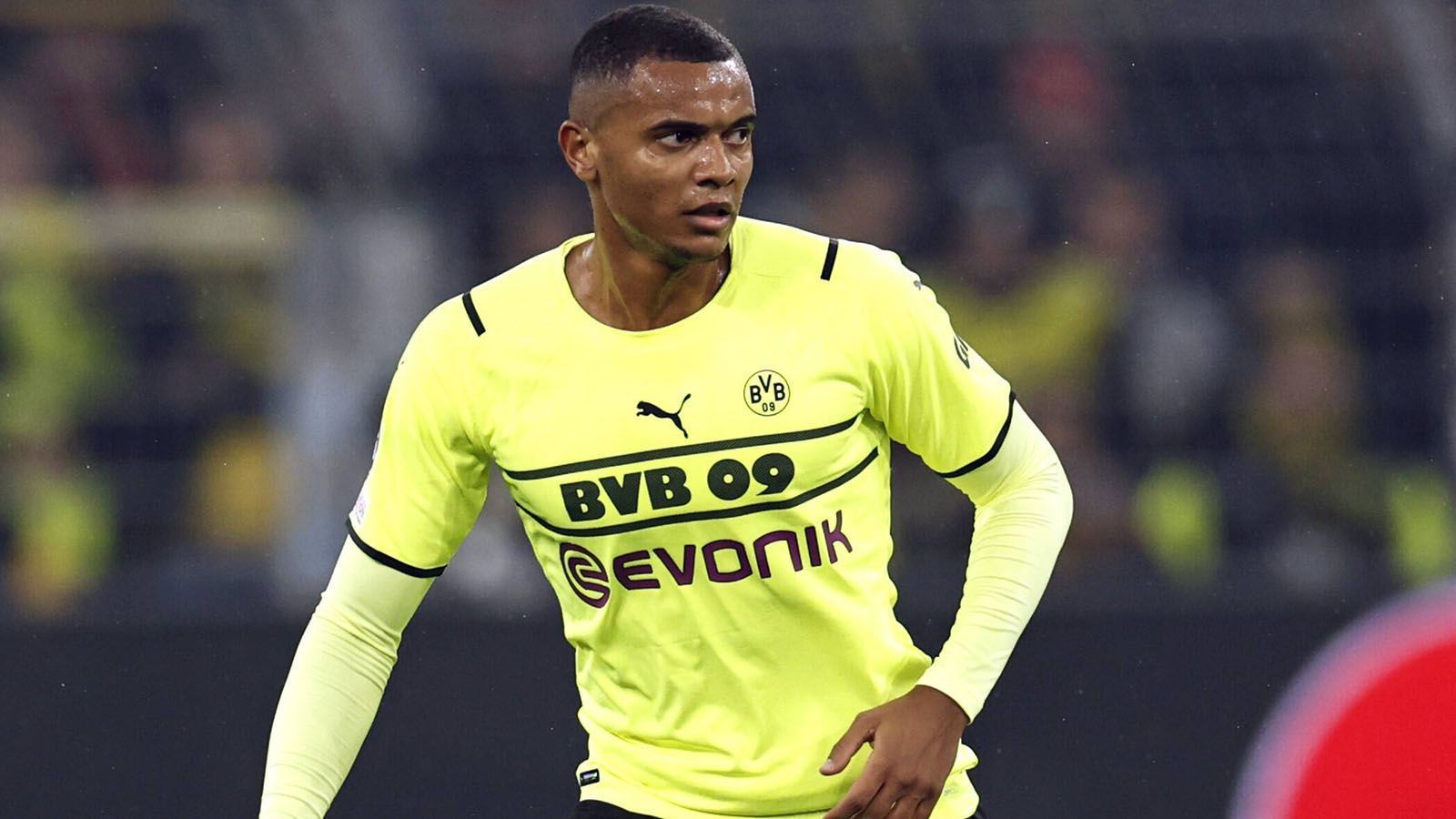 
                <strong>Manuel Akanji</strong><br>
                Stell immer wieder gut die Räume zu und lässt Ajax zusammen mit der BVB-Viererkette trotz Überzahl so kaum zur Entfaltung kommen. Über weite Strecken auch stabil in den Zweikämpfen, den entscheidenden beim 1:2 von Sebastian Haller verliert er aber. Das geht zu einfach. ran-Note: 4
              