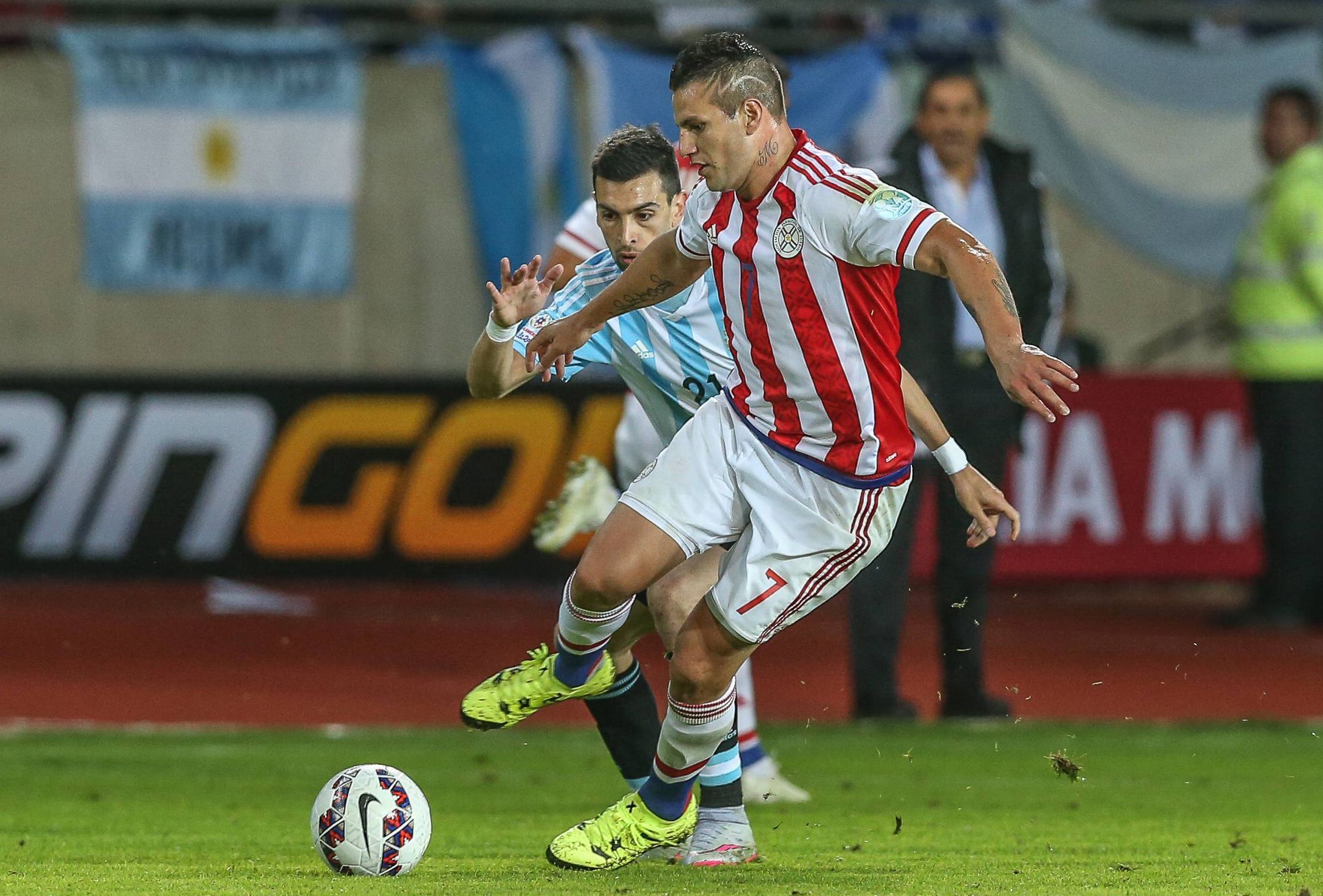 
                <strong>In der Bundesliga aktiv: Raul Bobadilla (Paraguay)</strong><br>
                Mit dem FC Augsburg wird Raul Bobadilla nächstes Jahr in der Europa League spielen. Durch die Copa America und der kommenden Doppelbelastung in der nächsten Saison wird das ein herausforderndes Jahr für den Ex-Gladbacher.
              