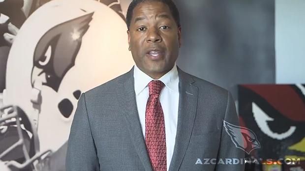 
                <strong>Steve Wilks (Head Coach Arizona Cardinals)</strong><br>
                Steve Wilks ist neuer Head Coach der Arizona Cardinals. Der 48-Jährige folgt auf Bruce Arians, der nach der Regular Season in den Ruhestand gegangen ist. Wilks, der einen Vierjahres-Vertrag erhält, war 2017 Defensive Coordinator der Carolina Panthers. Auch die Tennessee Titans und die New York Giants waren laut NFL-Insider Ian Rapoport an Wilks interessiert. 
              