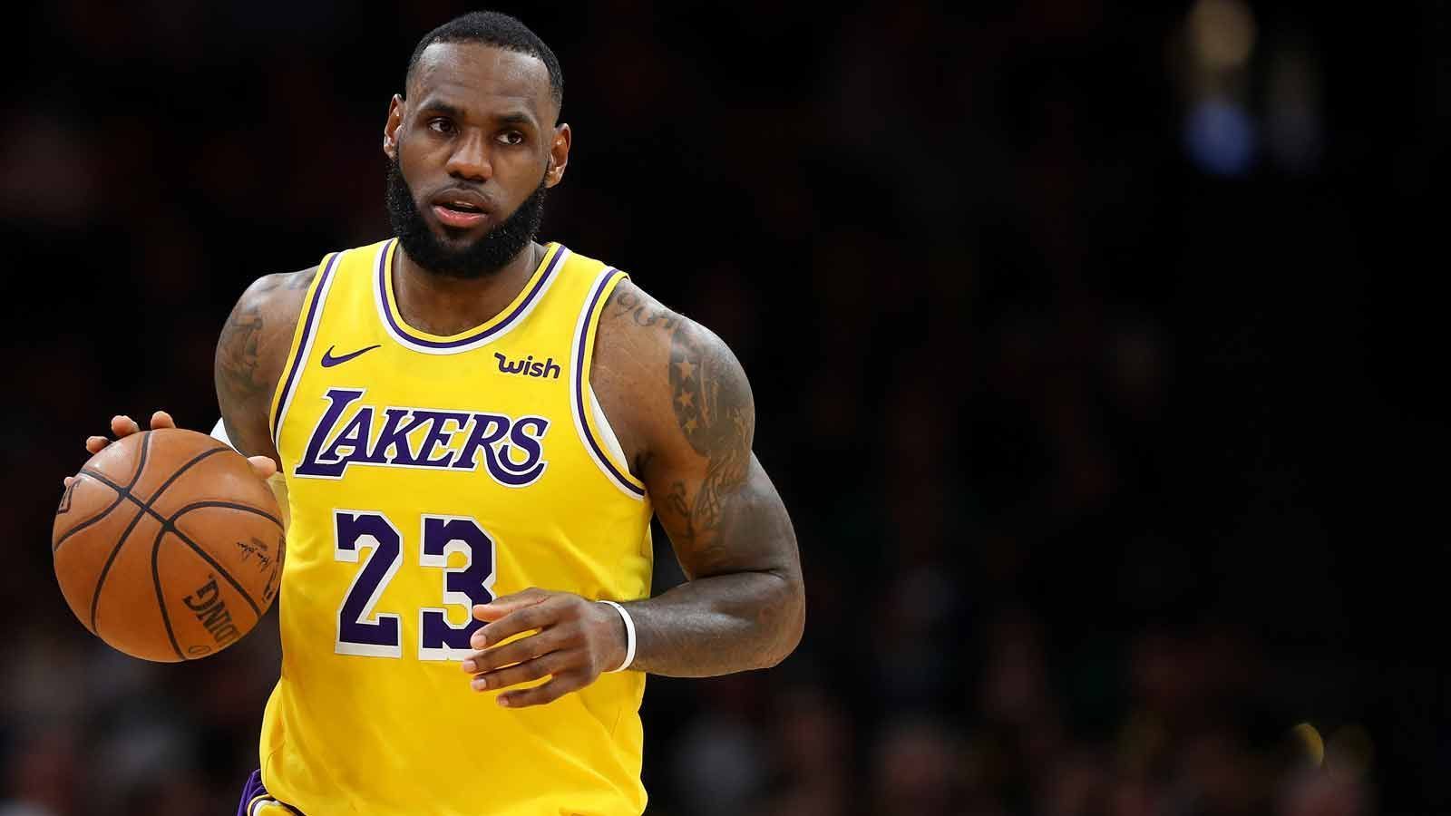 
                <strong>Platz 1: LeBron James</strong><br>
                Gesamteinnahmen: 88,7 Millionen DollarGehalt mit Bonuszahlungen: 35,7 Millionen DollarZusätzliche Einnahmequellen: 53 Millionen Dollar
              