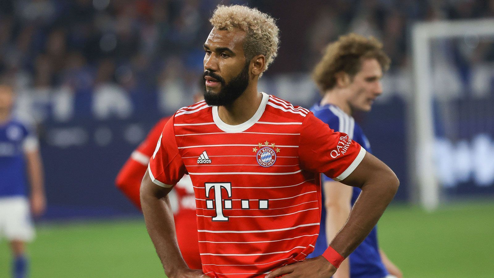 
                <strong>Eric Maxim Choupo-Moting</strong><br>
                Ist dieses Mal ziemlich abgemeldet. Hat auf Schalke kaum Ballkontakte, das Spiel läuft mehr oder weniger komplett an ihm vorbei. In den entscheidenden Momenten ist er dann aber da: Nach einer Kimmich-Ecke köpft der Kameruner den Ball in der 33. Minute erst noch an den Pfosten und kurz nach der Pause erzielt er dann wie aus dem Nichts den Treffer zum 2:0. Choupo-Moting, das Tor-Phantom. ran-Note: 3
              