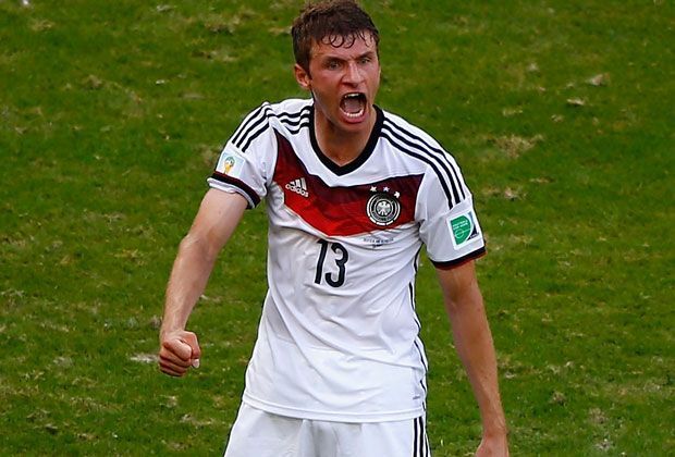 
                <strong>Thomas Müller</strong><br>
                Fünf Tore bei der WM in Brasilien. Und auch bei den Bayern ging letzte Saison immer enorme Torgefahr von dem 25-Jährigen aus. Der Mann gehört in jede Auswahl. 
              