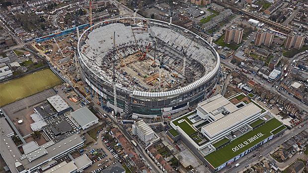 
                <strong>Das neue Stadion der Spurs</strong><br>
                Noch trägt Tottenham seine Heimspiele im Wembley Stadium aus. Dennoch ist die Vorfreude auf das neue Zuhause bereits jetzt riesig. 61.559 Zuschauer sollen dort ab kommenden Sommer Platz finden, 17.500 Stehplätze für eine einzigartige Stimmung sorgen.
              