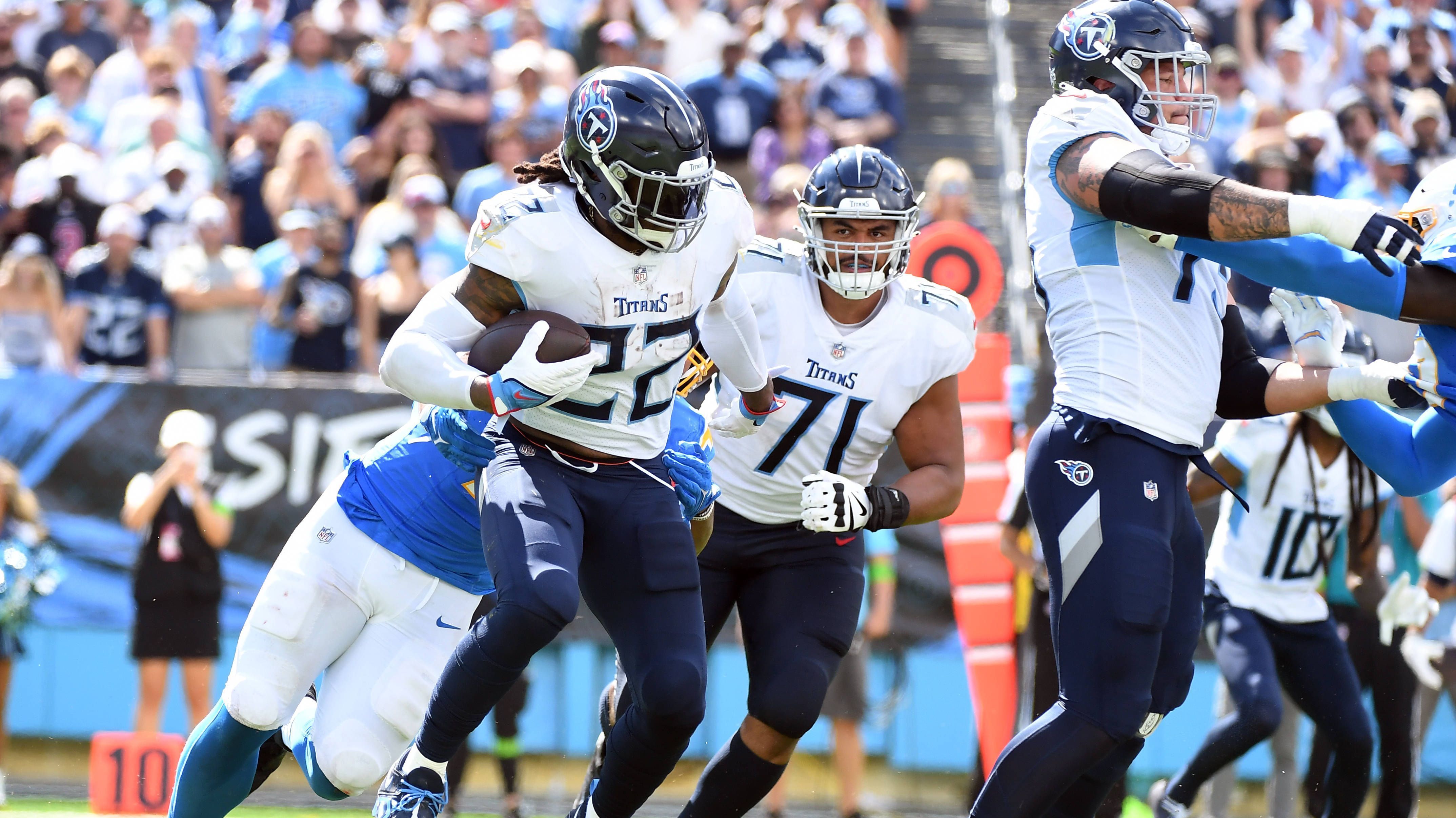 <strong>Tennessee Titans: Offensive Line</strong><br>Die Offense der Titans hat in dieser Saison große Probleme. Sowohl im Laufspiel mit Star-Running-Back Derrick Henry als auch im Passspiel geht wenig. Grund hierfür sind die Probleme in der Offensive Line. Quarterback Ryan Tannehill hat keine Zeit, um den Ball zu werfen, und Henry hat meistens schon vor der Line of Scrimmage den ersten Gegenspieler im Gesicht.