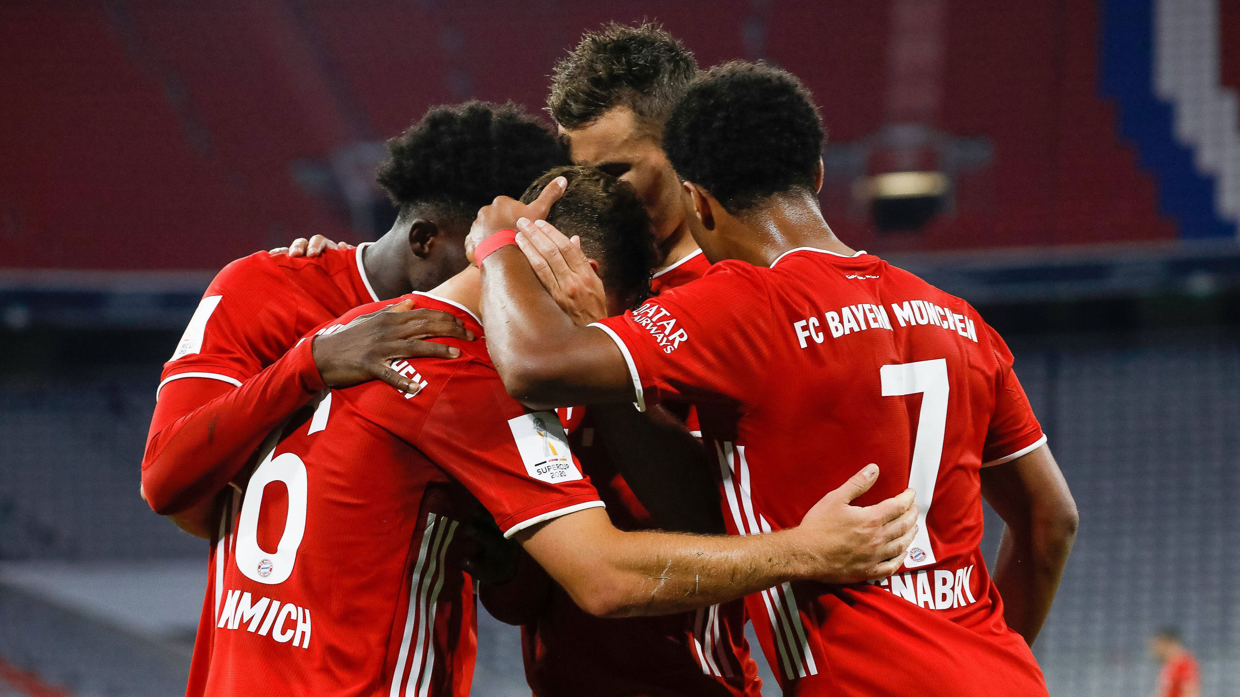 
                <strong>Mehr Siege für den Meister</strong><br>
                Insgesamt wurde der Supercup 21 Mal ausgetragen, 13 Partien entschied der amtierende Meister für sich. Gute Vorzeichen also für den FCB, der sich vergangene Saison ja bekanntlich die neunte Meisterschaft in Folge sicherte.
              