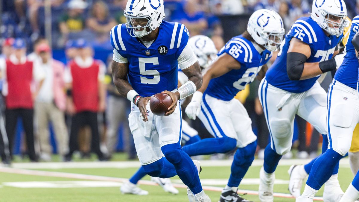 August 16, 2025: Indianapolis Colts quarterback Anthony Richardson (5) pivots with the ball during NFL, American Football Herren, USA preseason game action against the Green Bay Packers at Lucas Oi...