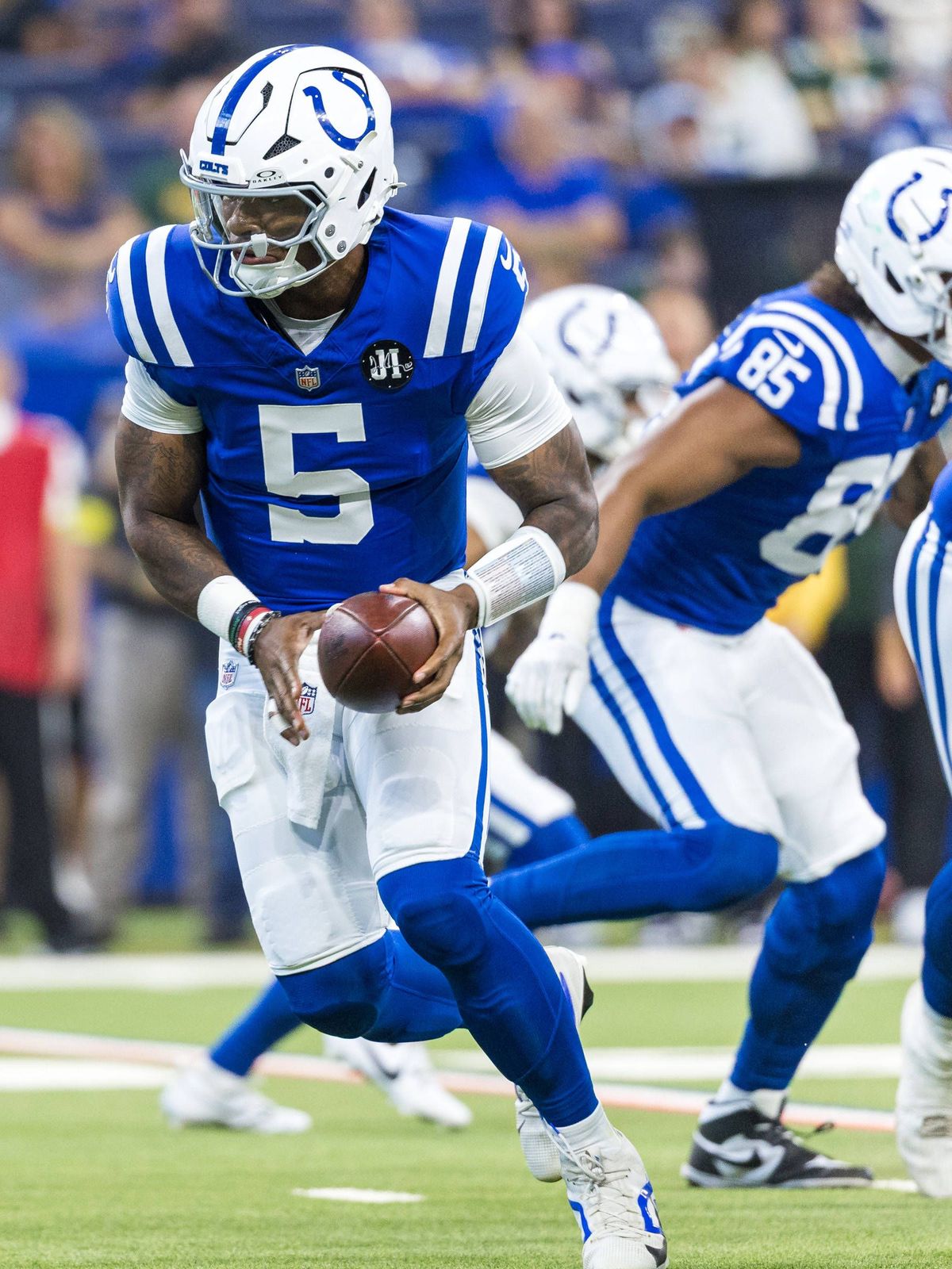 August 16, 2025: Indianapolis Colts quarterback Anthony Richardson (5) pivots with the ball during NFL, American Football Herren, USA preseason game action against the Green Bay Packers at Lucas Oi...