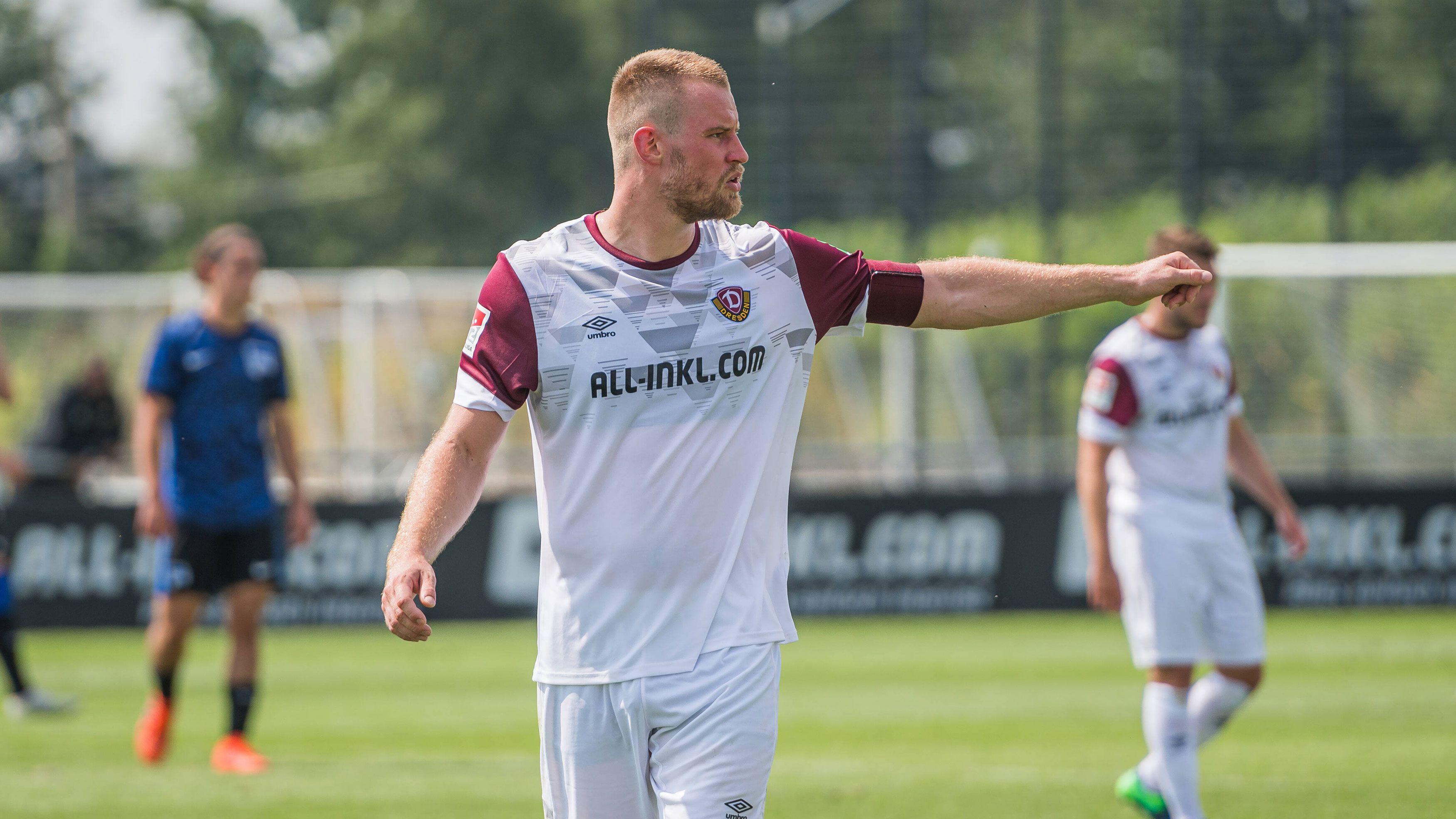 
                <strong>Dynamo Dresden</strong><br>
                &#x2022; Kapitän: Sebastian Mai - <br>&#x2022; Position: Innenverteidiger -<br>&#x2022; Im Verein seit: 2020 <br>
              