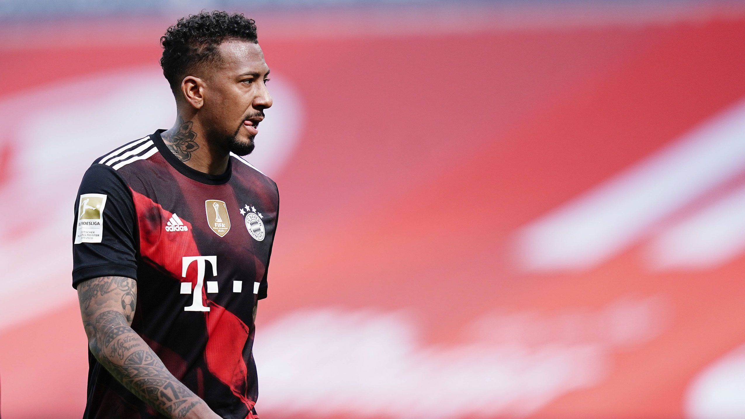 
                <strong>Jerome Boateng (FC Bayern)</strong><br>
                Schon allein aus Marketing-Sicht wäre die Verpflichtung des zweiten Boateng-Bruders ein Hammer für die Berliner. Nach seinem Vertragsende beim FC Bayern, hatte man bei Hertha wohl versucht, auch Jerome in die Hauptstadt zu lotsen, schreibt der "kicker". Doch der Transfer des Serienmeisters und Champions-League-Gewinners der vergangenen Saison scheint äußerst unwahrscheinlich. Eine Rückkehr zu seinen Wurzeln wäre für Boateng wohl aktuell kein Thema. Stattdessen sehe er seine Zukunft im Ausland, heißt es. Aufgeben werden Bobic und Co. dennoch nicht.
              