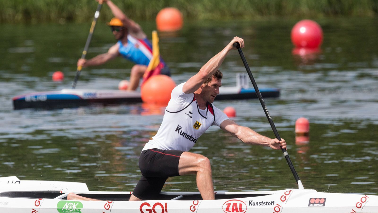 
                <strong>Sebastian Brendel (Kanu)</strong><br>
                Bereits drei Mal durfte sich Brendel die Goldmedaille bei Olympischen Spielen umhängen und ist damit zweifelsohne die Galionsfigur im deutschen Kanusport. Doch auch auf anderen Strecken dominieren die deutschen Sportler, sodass im Kanubereich sechs bis sieben Medaillen eingefahren werden könnten. 
              