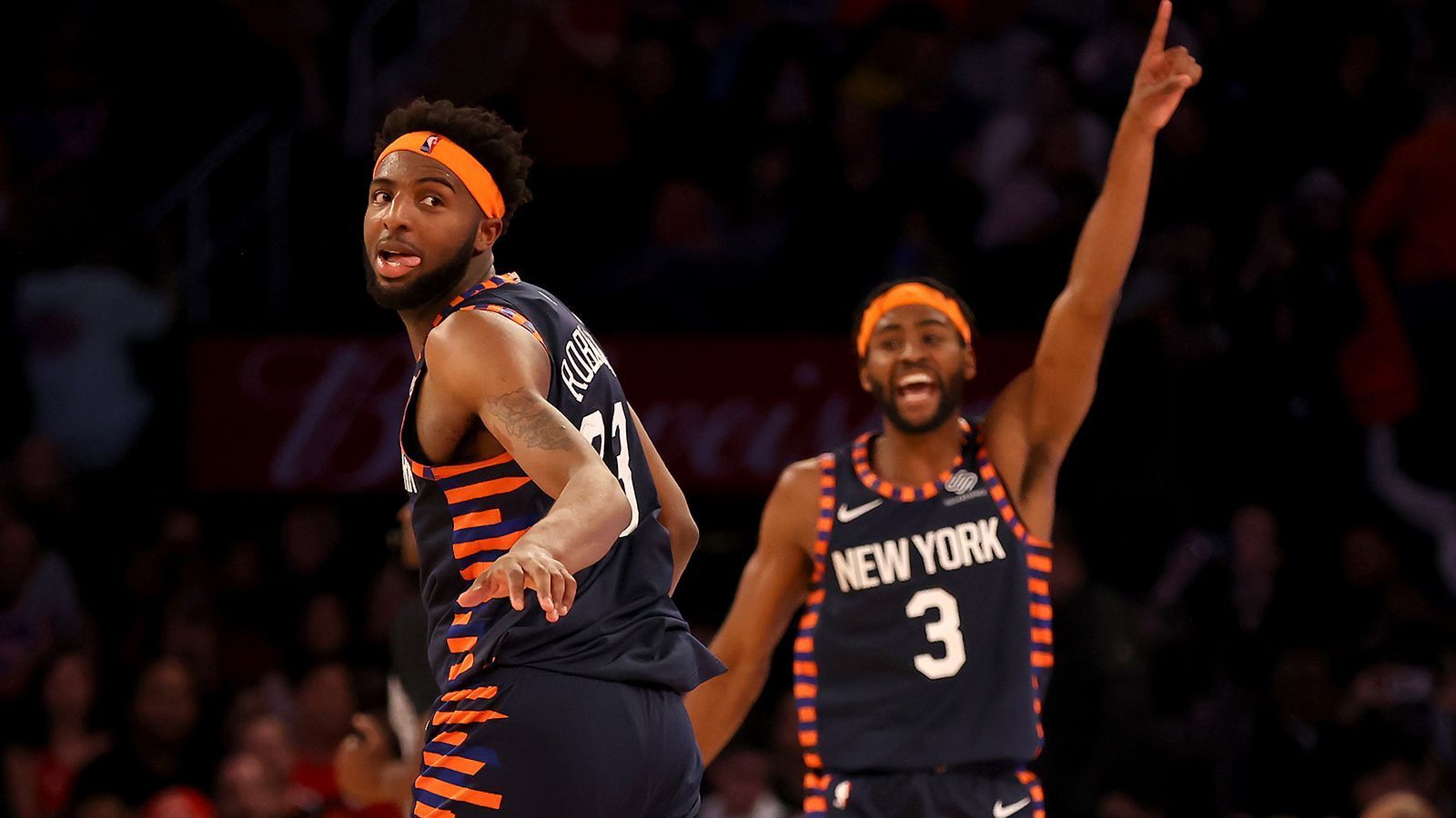 
                <strong>8. Pick: New York Knicks</strong><br>
                Wenn der 22 Jahre alte Mitchell Robinson der Star der Franchise ist, sagt das bereits viel aus. Keine Frage, aus dem Center kann mal ein ganz Großer werden, aber es braucht viel mehr, damit die Knicks wieder ernsthaft im Kampf um die Playoff-Plätze mitmischen können. In der Lottery hatte die traditionsreiche Franchise auch kein Glück. Mit der sechstbesten Wahrscheinlichkeit reicht es trotzdem nur für den 8. Pick.
              