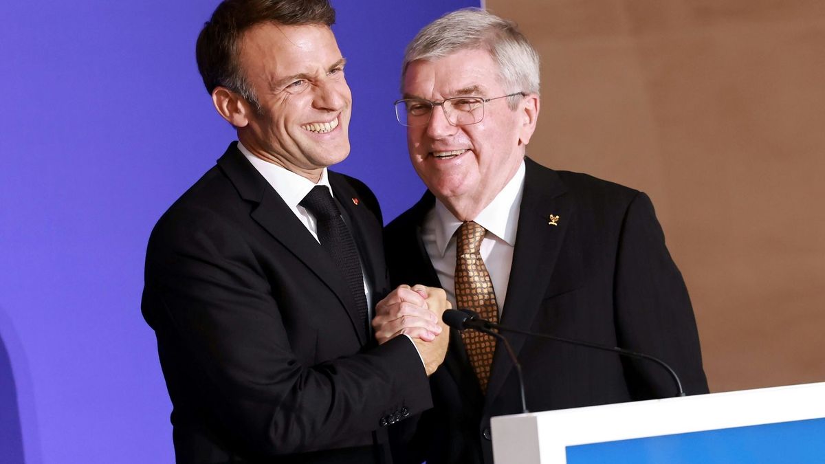 Macron und Bach während der Spiele von Paris