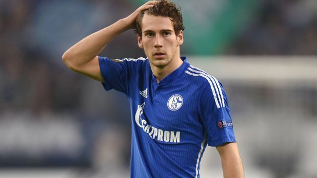 
                <strong>Offensiver Mittelfeldspieler: Leon Goretzka</strong><br>
                Offensiver Mittelfeldspieler: Leon Goretzka. Der 20-Jährige machte über weite Strecken eine gute Partie. Er holte sich im Mittelfeld immer wieder die Bälle, trieb diese nach vorne und versuchte unermüdlich, Schalker Angriffe einzuleiten. Holte den Strafstoß zum 1:1 heraus und traf einmal die Latte. ran-Note: 3
              