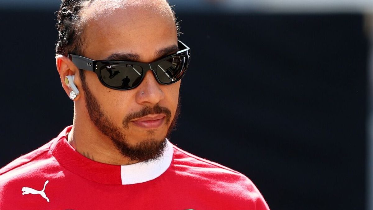 Ferrari-Fahrer Lewis Hamilton im Formel-1-Fahrerlager 2025