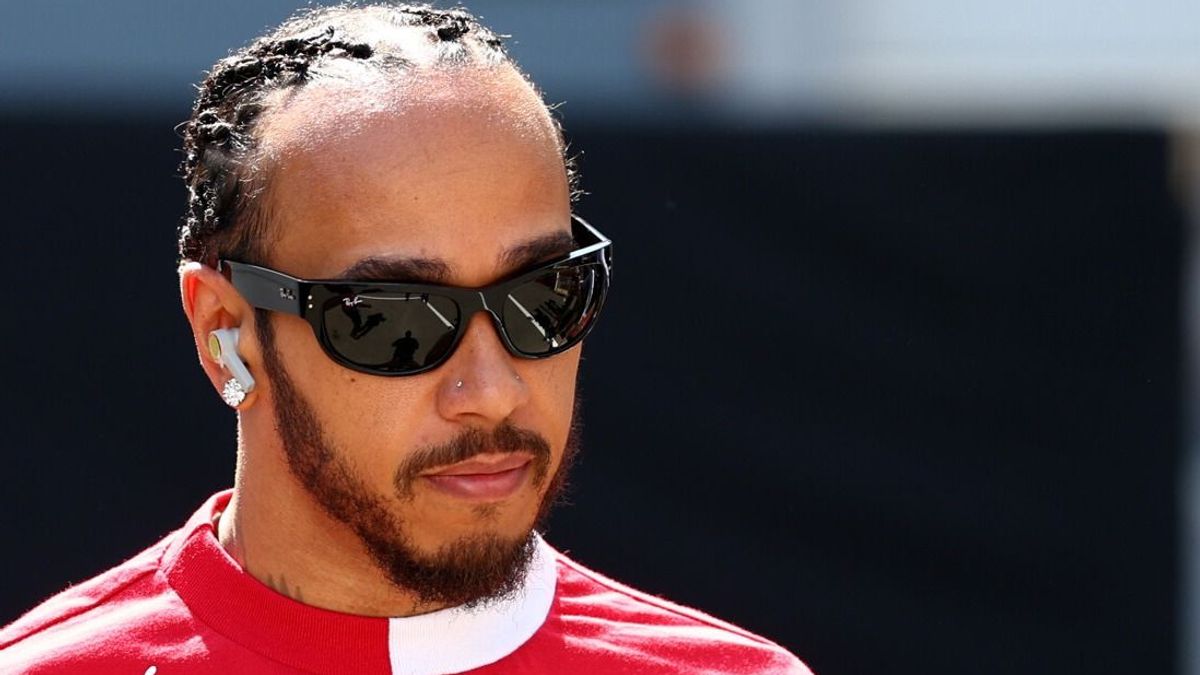 Ferrari-Fahrer Lewis Hamilton im Formel-1-Fahrerlager 2025