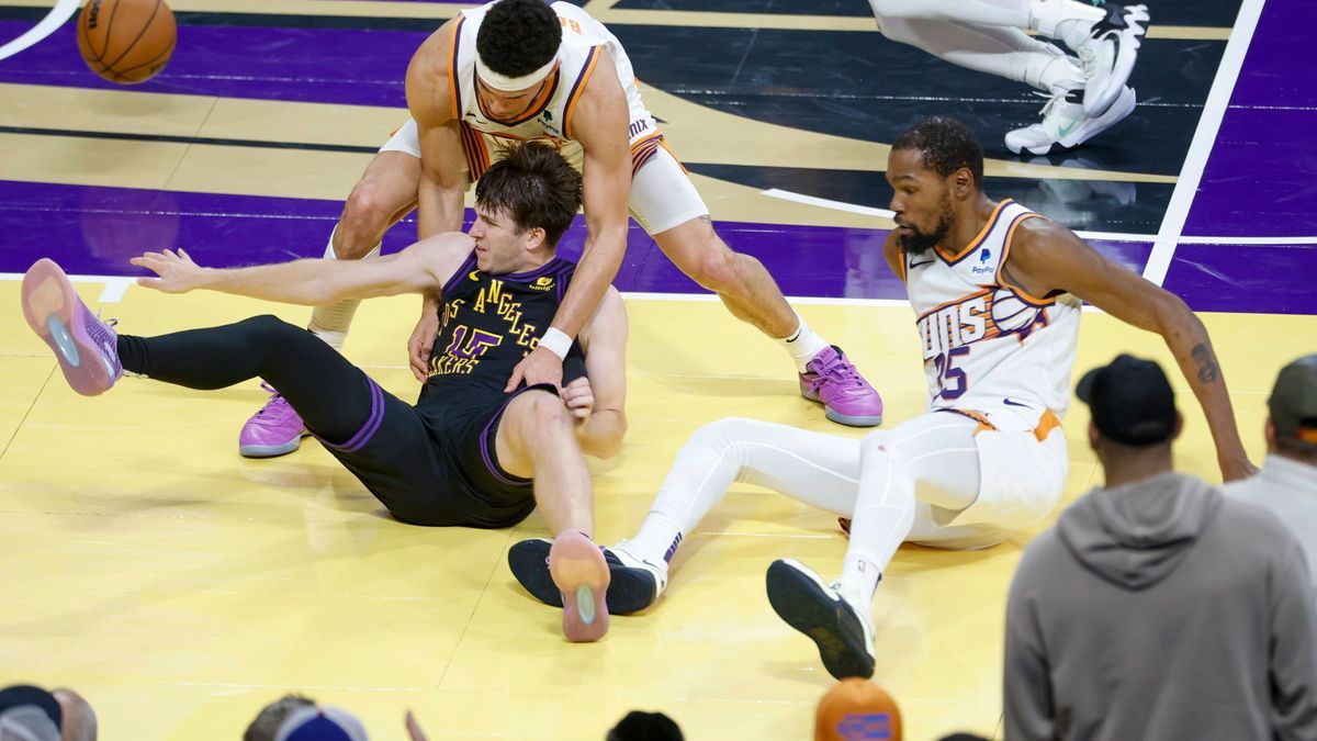 December 5, 2023, Los Angeles, California, USA: Los Angeles Lakers Austin Reaves 15 vie for the ball against Phoenix Suns Devin Booker 1and Kevin Durant 35 during an NBA, Basketball Herren, USA bas...