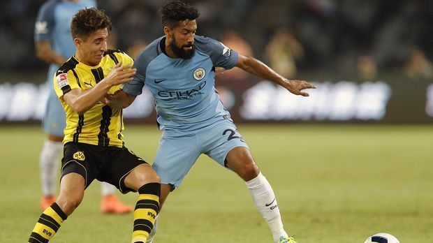 
                <strong>Gael Clichy (Manchester City)</strong><br>
                Gael Clichy (Manchester City): Der 31 Jahre alte Linksverteidiger ist ebenfalls so etwas wie ein Gewinner der Vorbereitung. Er stand bislang nur in einem Pflichtspiel nicht in der Startelf. Clichys bisheriger Konkurrent, Aleksandar Kolarov, wurde von Guardiola bislang mehr im Abwehrzentrum eingesetzt - zugunsten des Franzosen, der früher schon für den FC Arsenal in der Premier League am Ball war.
              