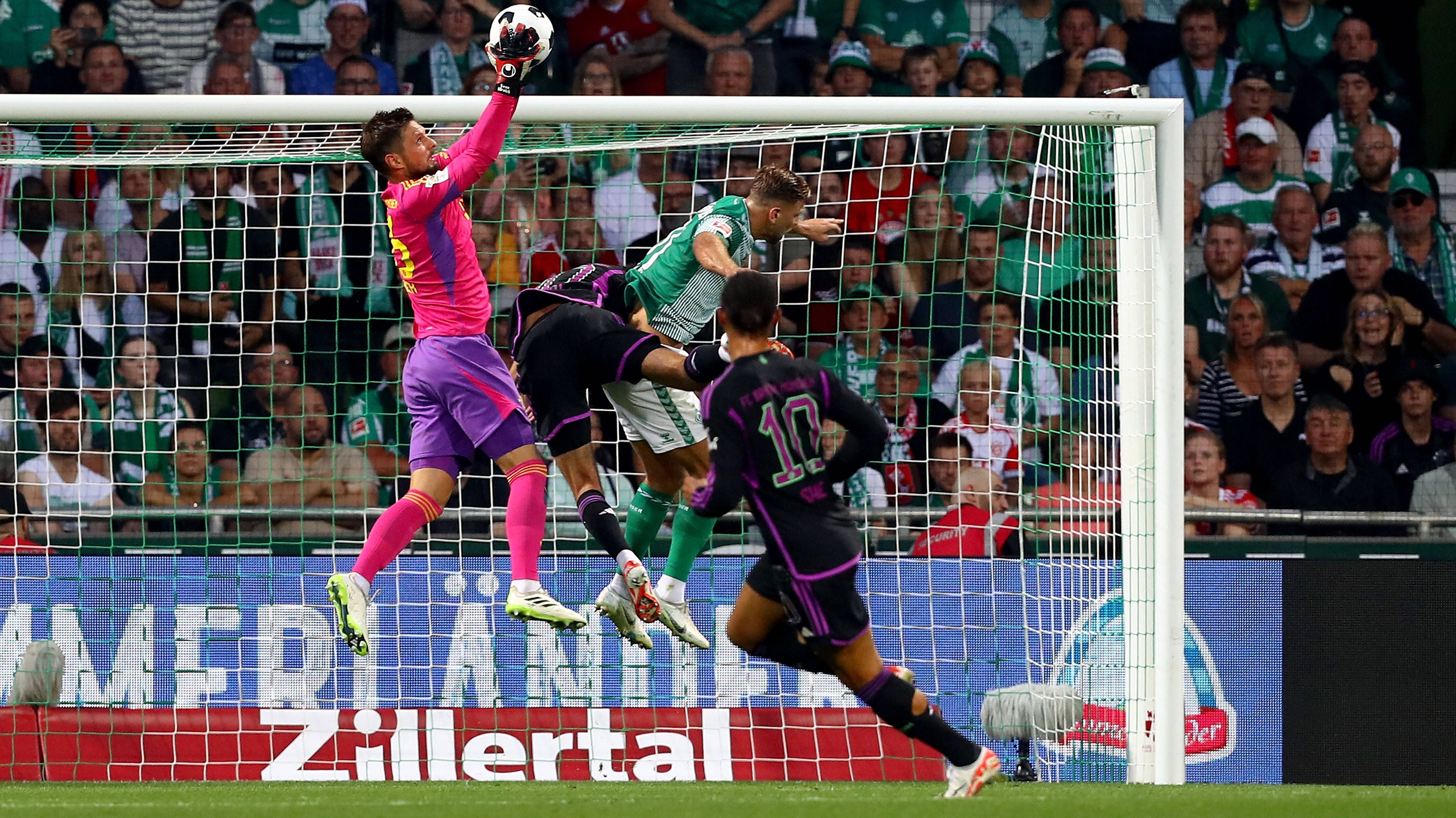 <strong>Sven Ulreich (FC Bayern)</strong><br>Der Platzhalter für Manuel Neuer ist ein sicherer Rückhalt und macht Werbung in eigener Sache. Ohne Probleme bei Duckschs Freistoß (23.), stark bei dessen Flachschuss (40.). Nach dem Wechsel etwas weniger gefordert. <strong>ran-Note: 3</strong>