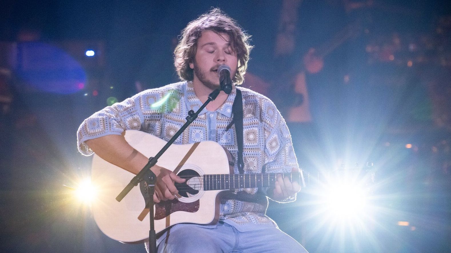 Elias Zobeley (20) aus der Nähe von Pirmasens singt "Rocket Man" von Elton John - "Zur Musik gekommen bin ich in erster Linie durch meinen Papa. Mit ihm spiele ich auch im Duo."