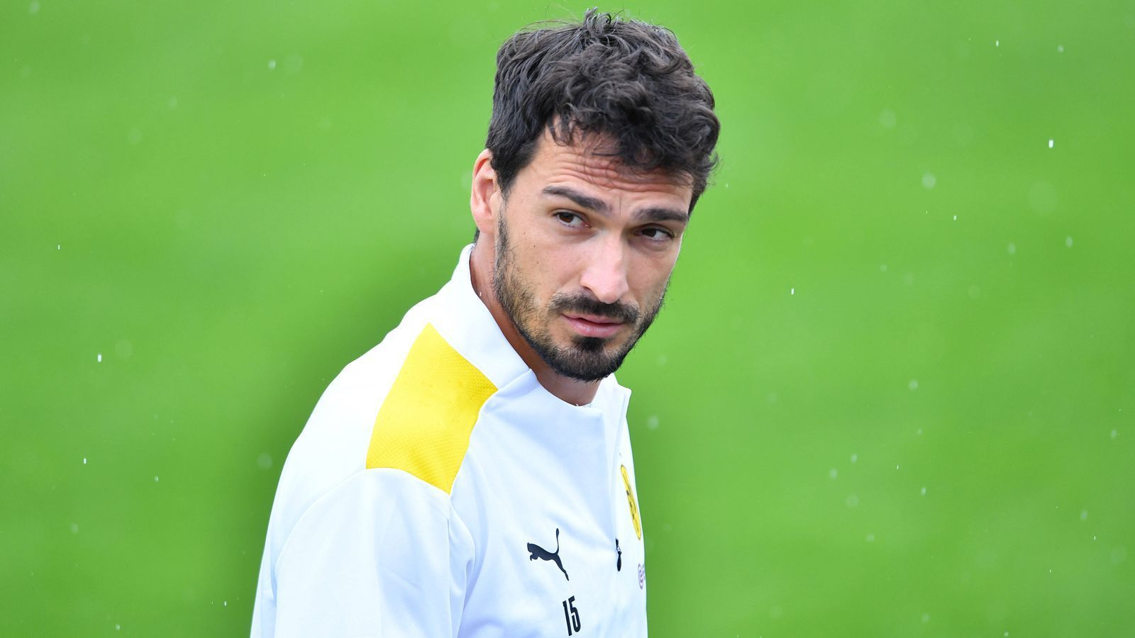 
                <strong>Mats Hummels</strong><br>
                Seine Saison beginnt zehn Minuten vor dem Ende. Versucht sich in vorderster Front, bleibt dabei aber glücklos. ohne Note
              