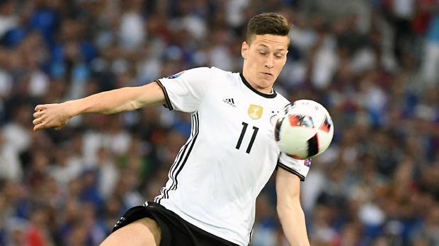 
                <strong>Julian Draxler</strong><br>
                Julian Draxler: Der Bundestrainer hatte schon im Vorfeld gewarnt, dass Draxler mehr Konstanz zeigen müsse. Offensichtlich hatte der Wolfsburger nicht so gut zugehört. Zeigte zu selten, was ihn bei dieser EM eigentlich so stark gemacht hat. ran-Note: 4
              