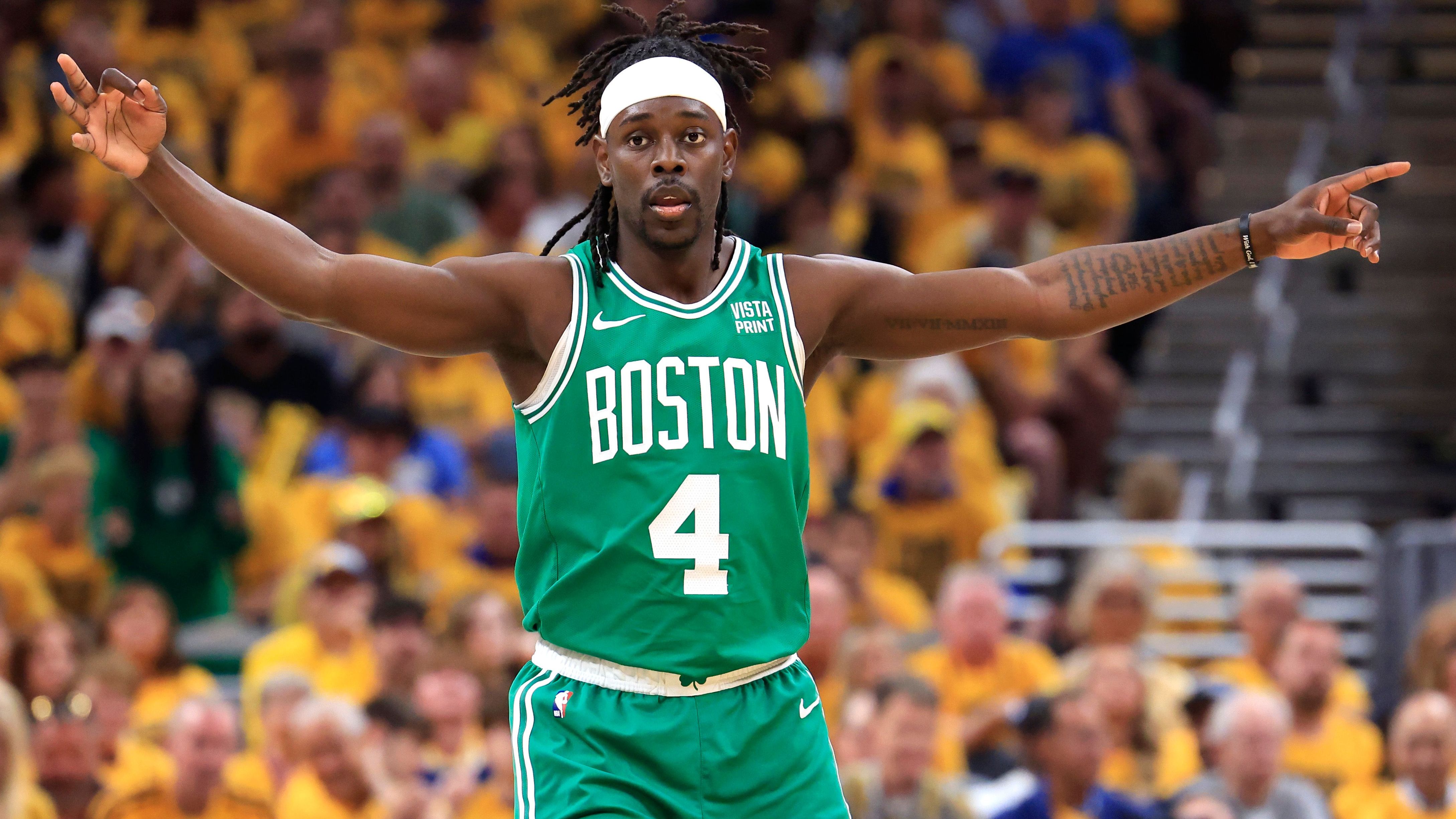 <strong>All-Defensive First Team: Jrue Holiday (Boston Celtics)</strong><br>Über die gesamten Playoffs war Holiday der konstanteste Spieler der Celtics. Vor allem defensiv war er eine Pest, die seine Gegenspieler regelmäßig entnervte. Zudem war er in knappen Momenten da, wenn er gebraucht wurde. Seine Defense gegen Irving, Doncic und Haliburton war elitär. Seine Stats: 13,2 Punkte, 6,1 Rebounds, 4,4 Assists und 1,1 Steals.