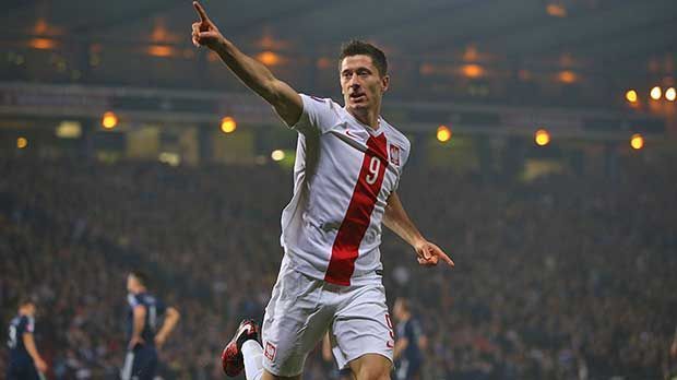 
                <strong>Robert Lewandowski</strong><br>
                Platz 1: Robert Lewandowski (Polen) - 12 Tore
              