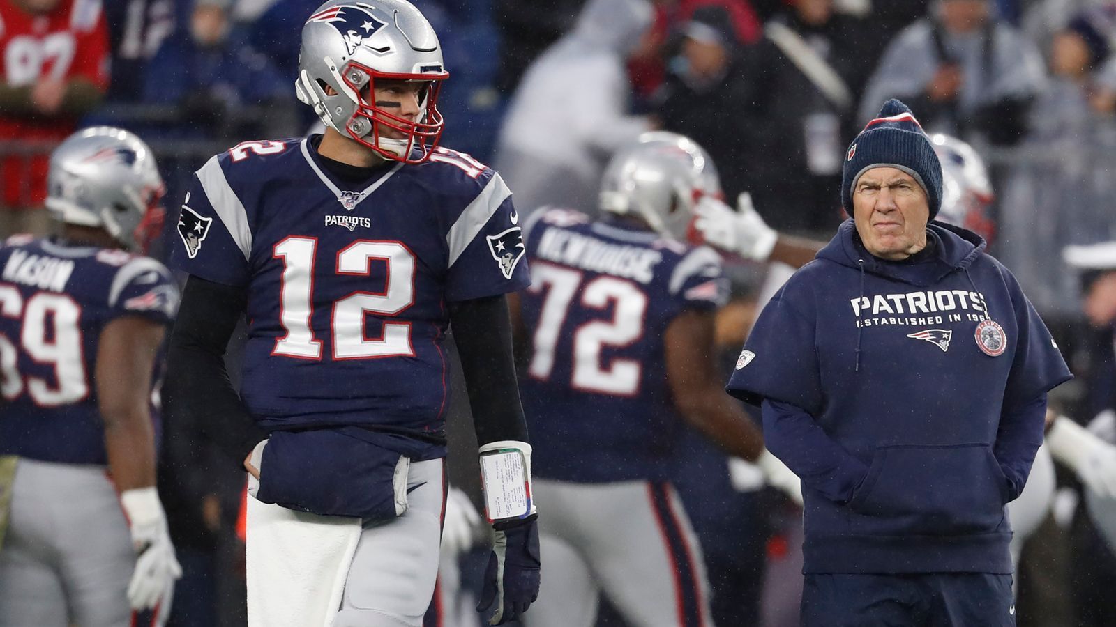 
                <strong>Brady über sein Verhältnis zu Bill Belichick</strong><br>
                "Ich denke, er ist sehr loyal. Wir haben viele Gespräche geführt, die niemand kennt. Es wurden so viele falsche Annahmen über unsere Beziehung gemacht und wie er über mich dachte. Ich weiß wirklich, wie er über mich denkt."
              