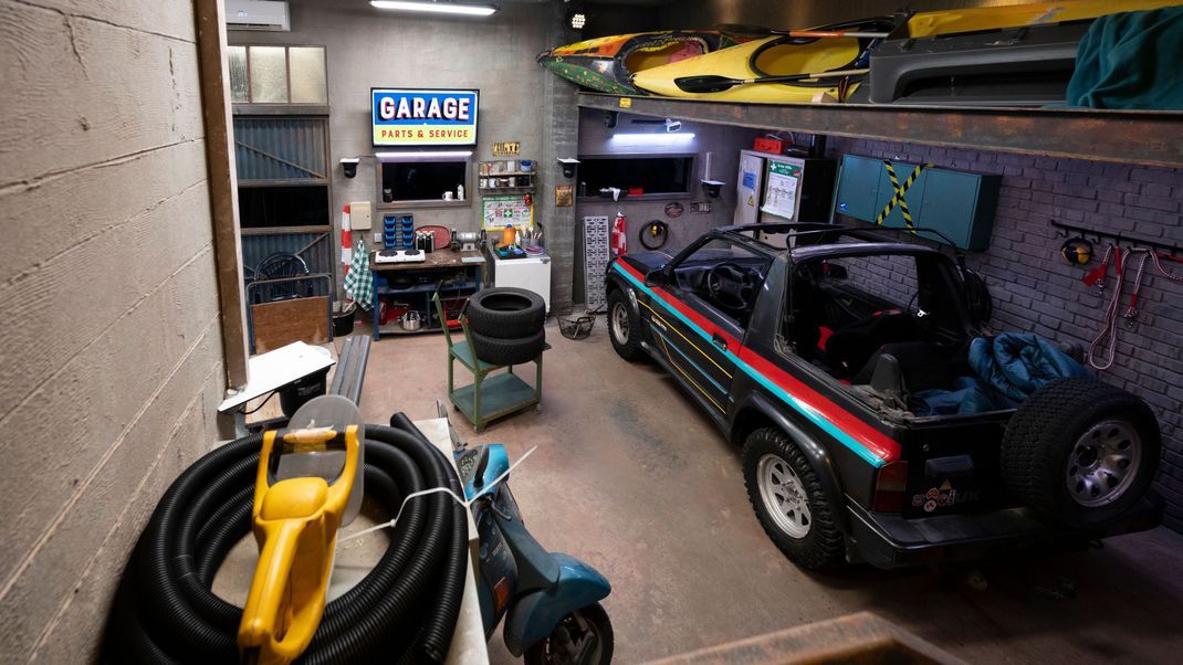 Ein Einblick in die Garage von "Promi Big Brother" 2022.