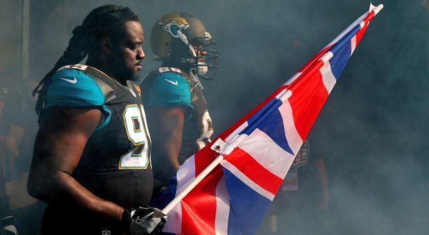 
                <strong>Europe's Team</strong><br>
                Sind die Dallas Cowboys America's Team, wäre für die Jacksonville Jaguars wohl die Bezeichnung Europe's Team passend. Seit der Saison 2013 bestreitet die Franchise aus Florida im Rahmen der NFL International Series jedes Jahr ein Spiel in London - 2018 wird der Gegner Philadelphia Eagles heißen. Besitzer Shahid Khan will seine Jaguars auf diese Weise zu einer weltweit bekannten Marke machen. Die europäischen Jaguars-Fans danken es dem Owner - und strömen jährlich zu Tausenden in die englische Hauptstadt. Und wer weiß, vielleicht kommen die Jaguars eines Tages sogar nach Deutschland ...
              