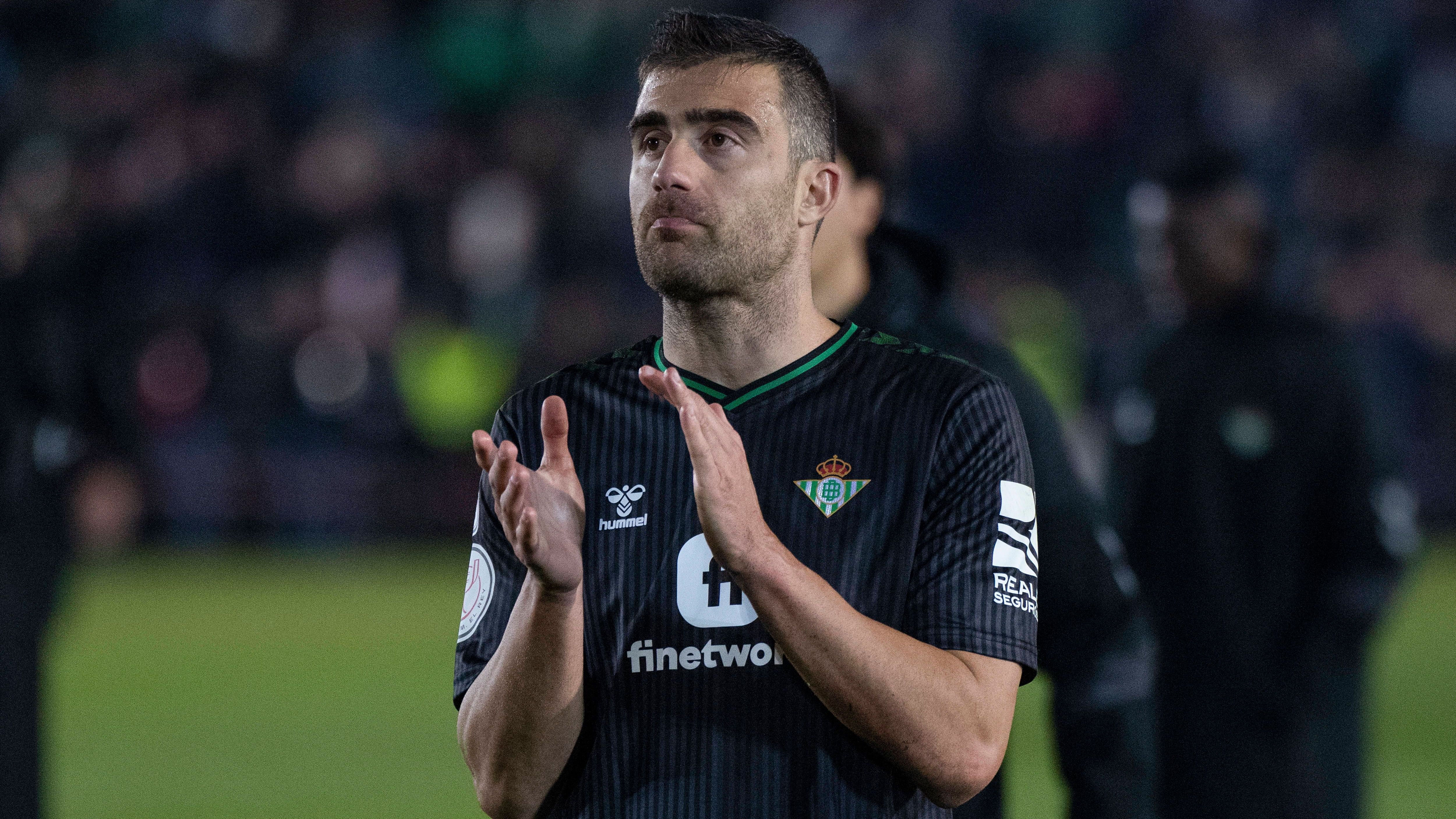 <strong>Sokratis Papastathopoulos (Real Betis Sevilla)</strong><br>Nach 18 Jahren und 575 Spielen ist Schluss: Innenverteidiger Sokratis Papastathopoulos beendet seine Karriere. Ganze 189 Spiele bestritt der 35-Jährige in der Bundesliga. Die meisten davon für Borussia Dortmund, wo er u.a. den DFB-Pokal gewann. 2023 wechselte er zu Betis Sevilla, seiner letzten Karrierestation. 