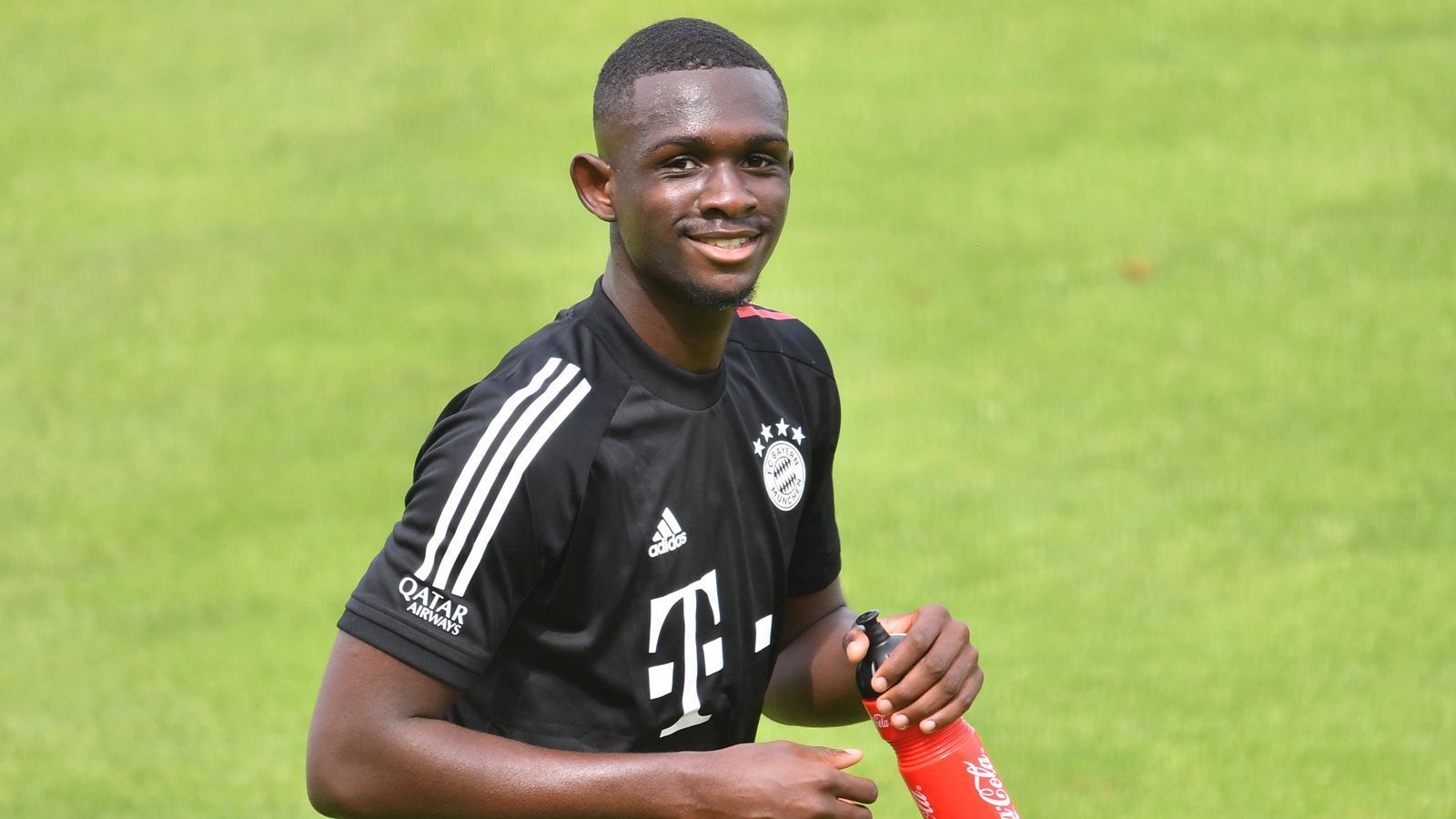 
                <strong>Tanguy Nianzou (FC Bayern München)</strong><br>
                Alter: 18 JahrePosition: Innenverteidiger
              