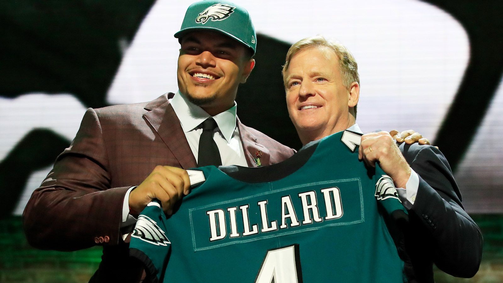 
                <strong>Draft Pick 22: Philadelphia Eagles (durch Trade mit Baltimore Ravens)</strong><br>
                Spieler: Andre DillardPosition: TackleCollege: Washington State
              