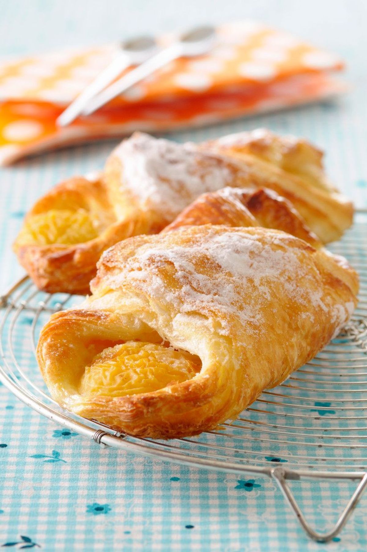 Enie backt: Rezept-Bild Aprikosencroissants									