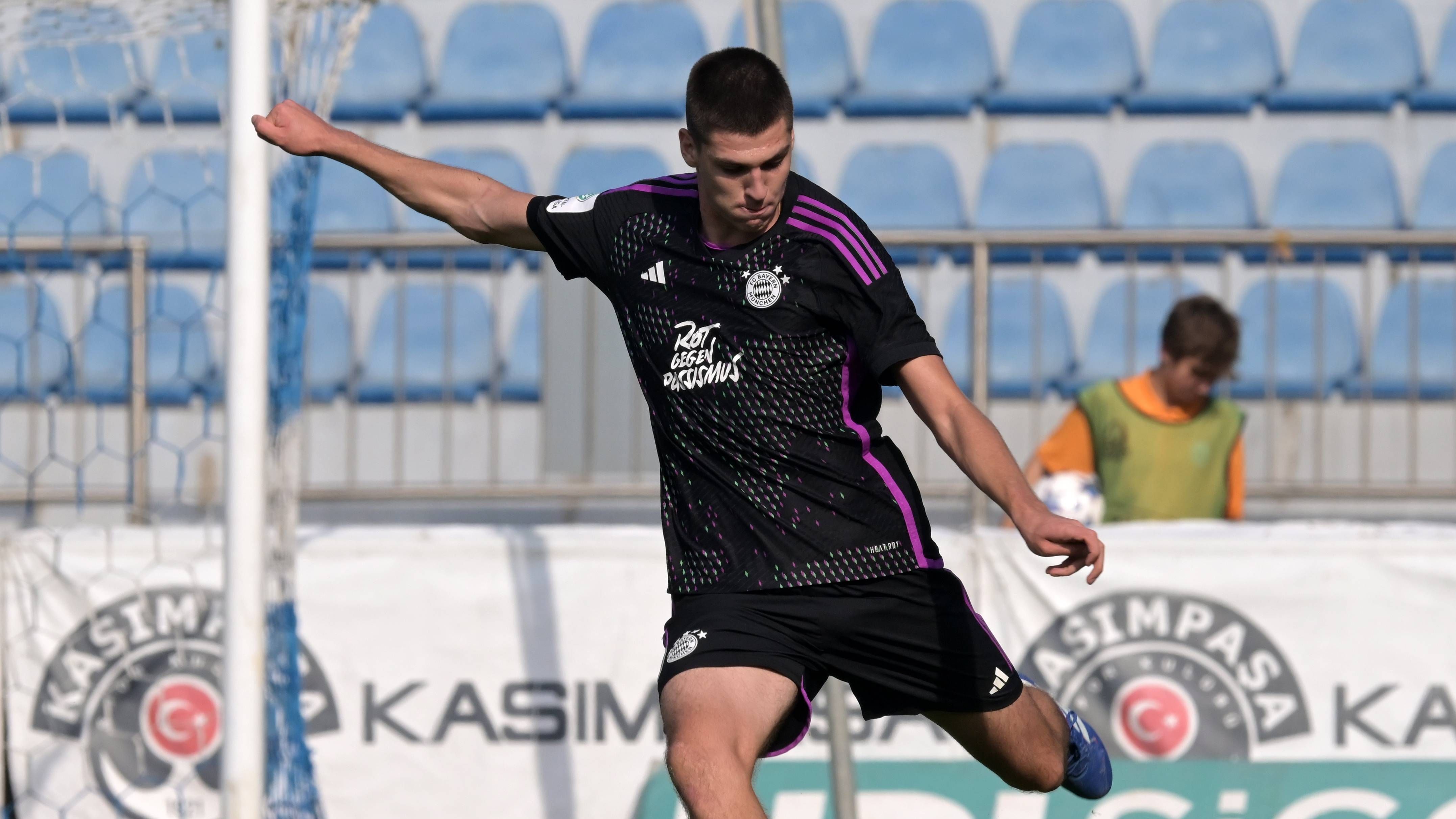 <strong>Ljubo Puljic</strong><br>Immerhin zahlte der Rekordmeister für das kroatische Top-Talent von NK Osijek einst 2,8 Millionen Euro. Auch technisch und taktisch bringt Puljic viel von dem mit, was es in München braucht. In den kommenden Jahren ist er einer der heißen Kandidaten für den Sprung nach ganz oben.